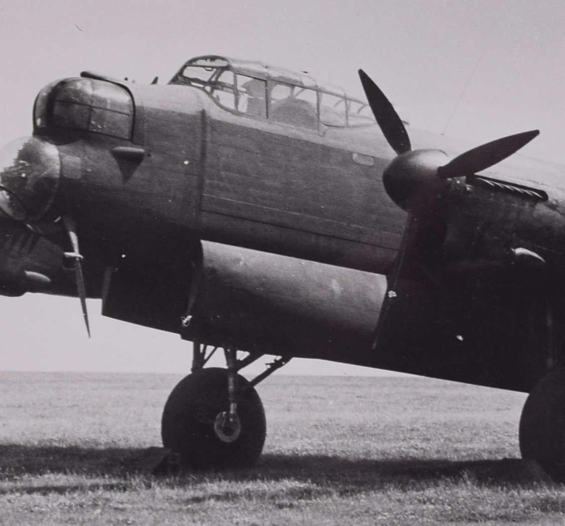 Avro Lancaster HK543 original 1945 photographie de presse à gélatine argentée Guerre mondiale 2 - Photograph de Unknown