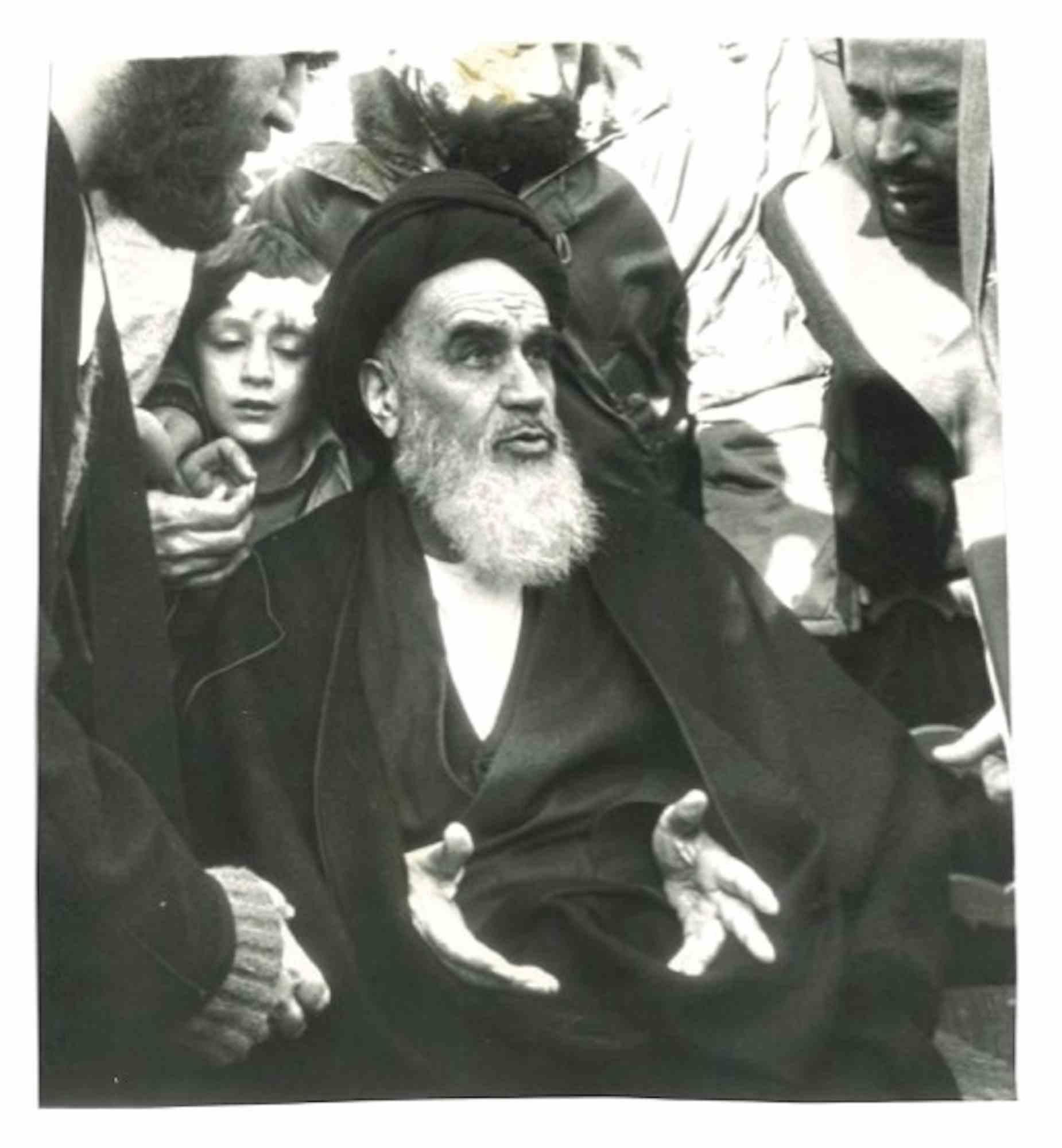 Unknown Figurative Photograph – Ajatollah Khomeini   - Fotografie - 1970er Jahre