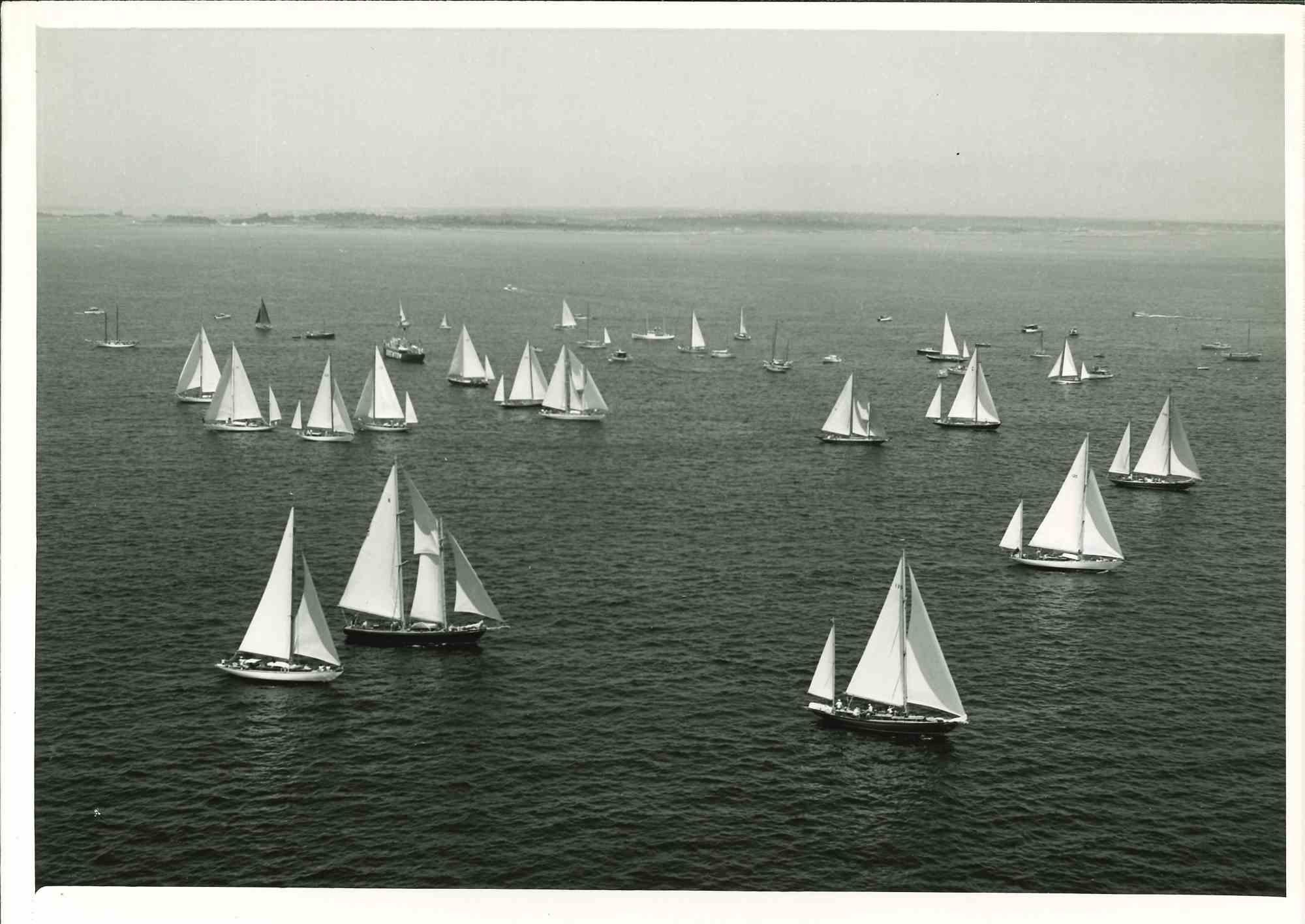 Unknown Figurative Photograph – Bermuda-Renn in High Point of U.S. – Vintage-Fotografie – Mitte des 20. Jahrhunderts