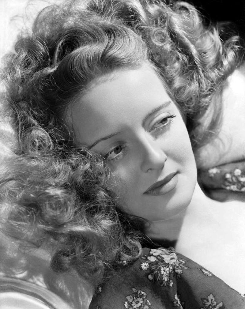 Unknown Portrait Photograph - Bette Davis (1935) Silver Gelatin Fibre Print - Oversized 