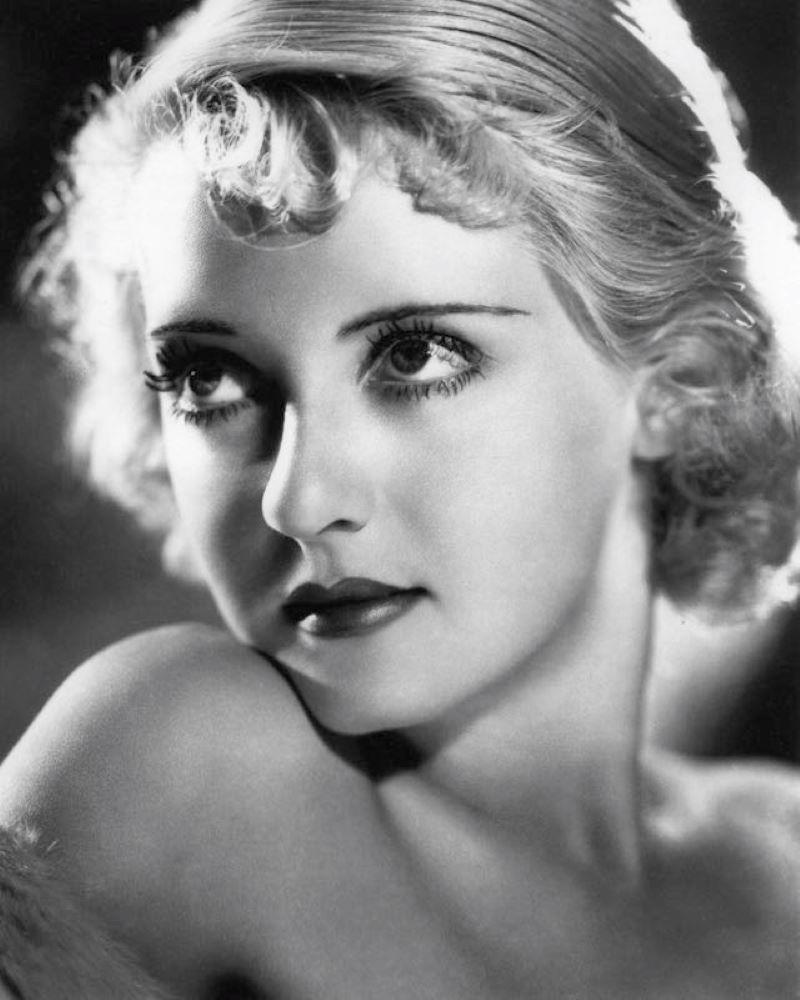 Portrait Photograph di Unknown - Bette Davis Eyes (1932) Stampa alla gelatina d'argento - formato grande