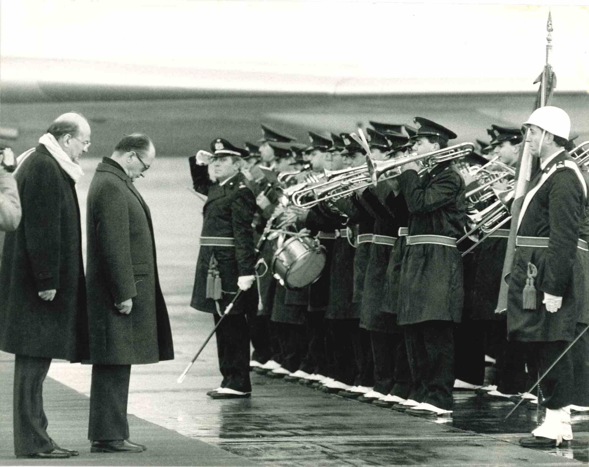 Unknown Portrait Photograph - Bettino Craxi with General Jaruzelsky - Photo- 1980s