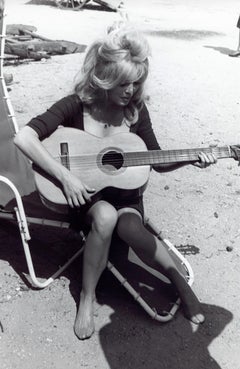 Brigitte Bardot : Guitare de plage