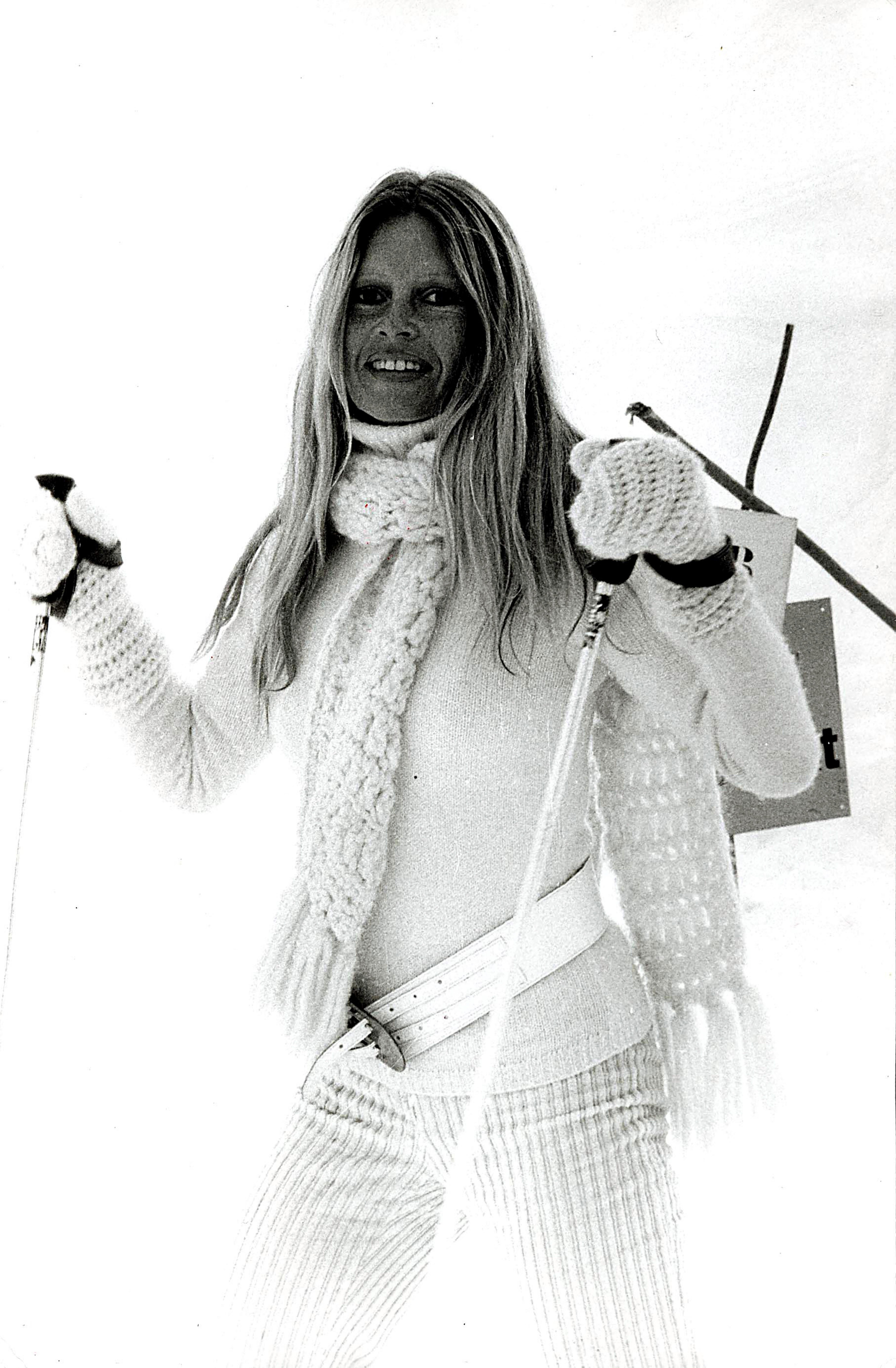 Portrait Photograph di Unknown - Brigitte Bardot con gli sci