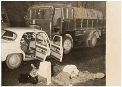Accidente de coche en via Appia, Roma - Fotografía de época - Años 60