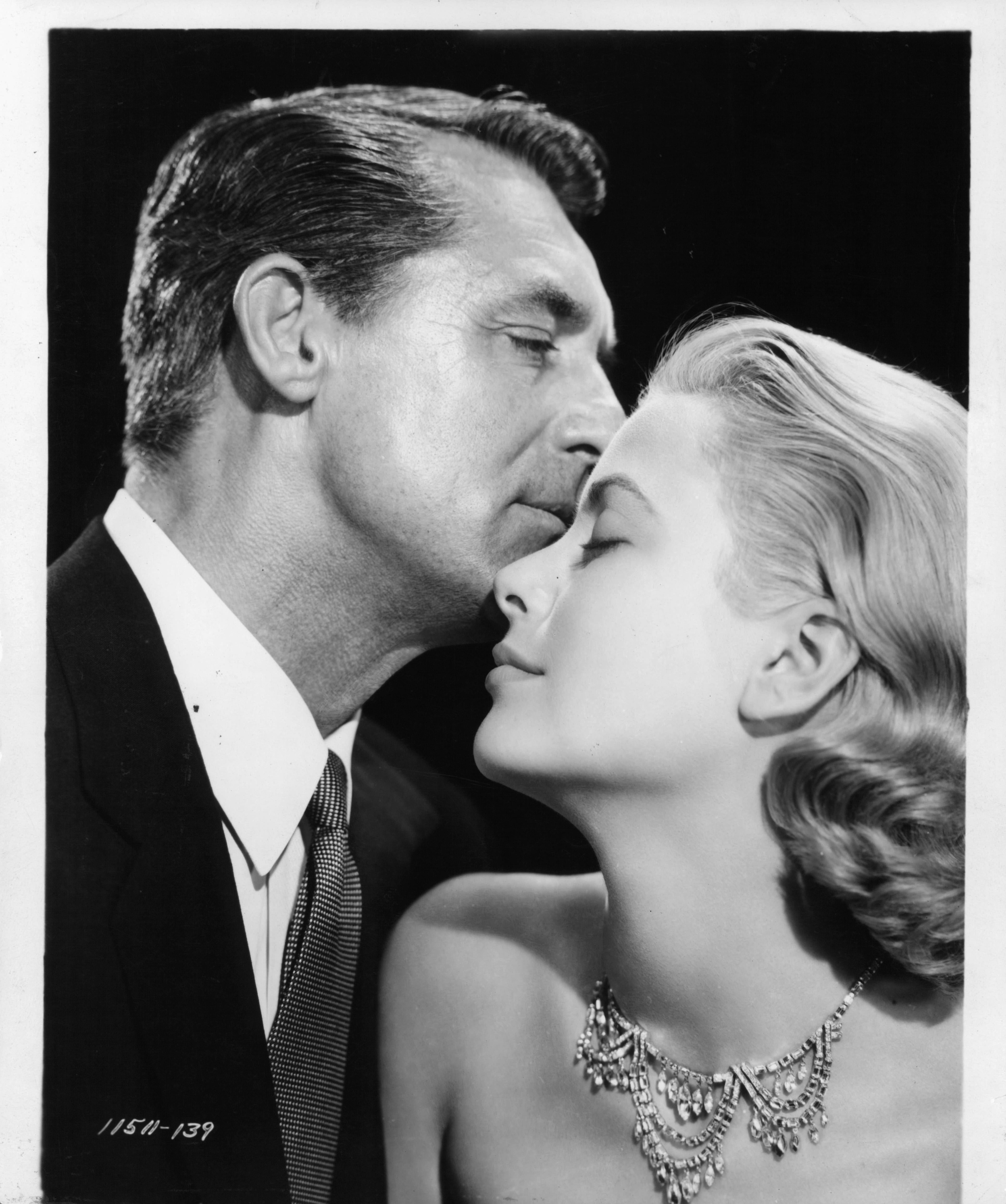 Unknown Portrait Photograph – Cary Grant und Grace Kelly In To Catch A theift(1932) Silbergelatinefaser-Druck