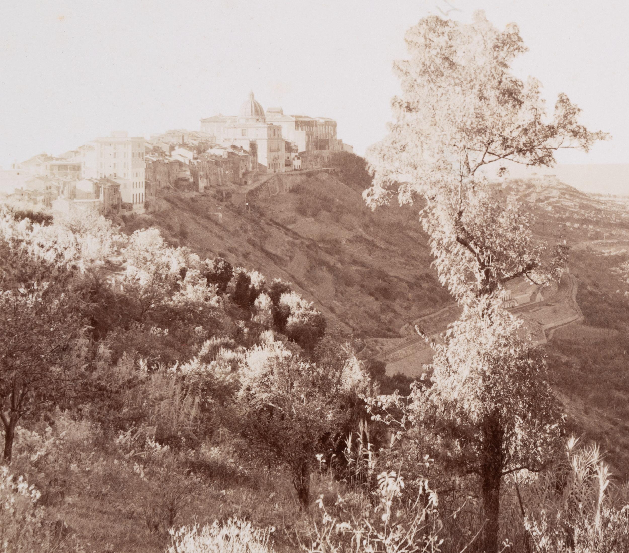 Domenico Anderson (1854 Rom - 1938 ibid.): Panoramic view of Castel Gandolfo above Lake Albano in the Albano Mountains, c. 1880, albumen paper print

Technique: albumen paper print, mounted on Cardboard

Inscription: Lower middle inscribed on the