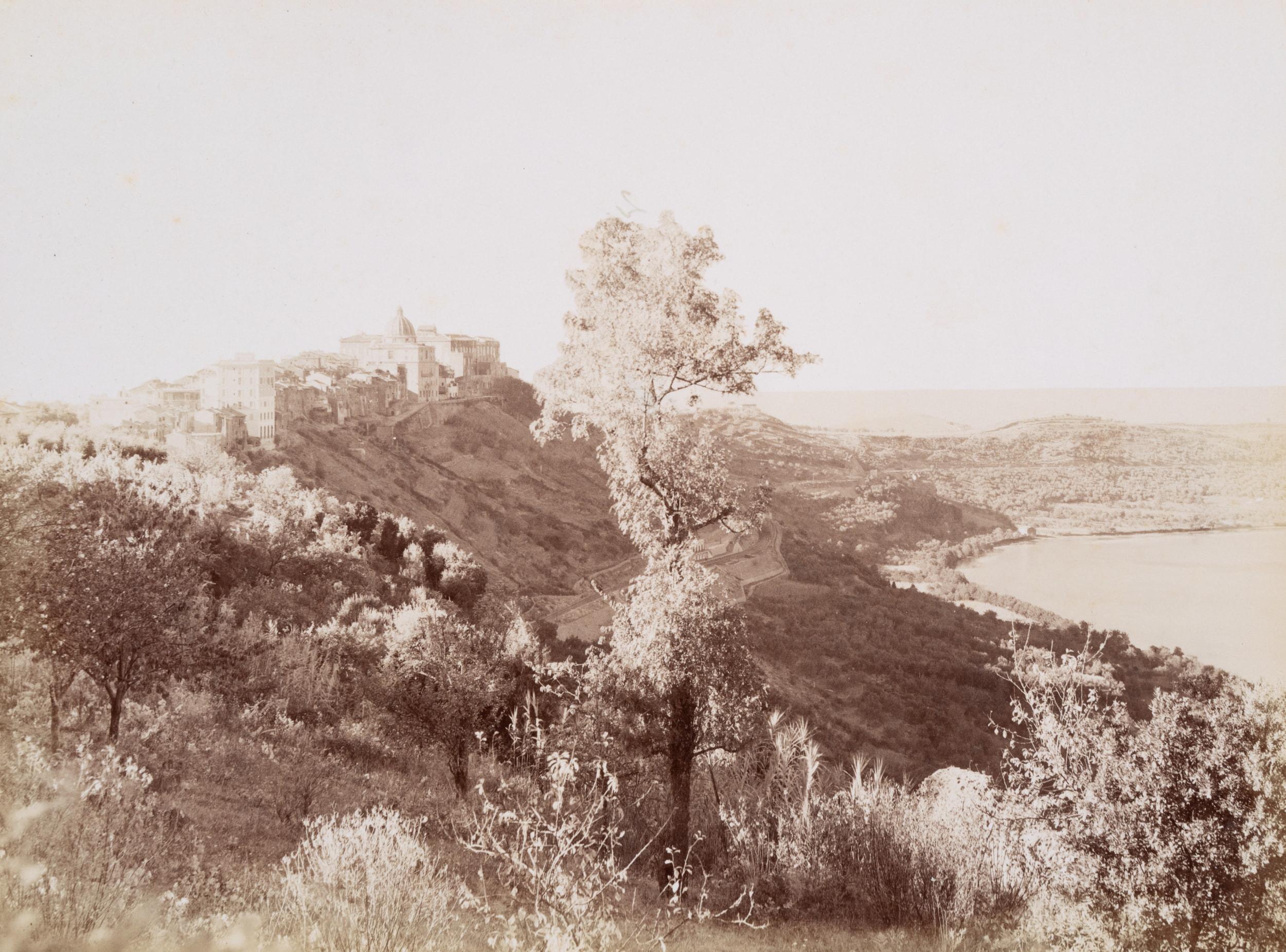 Domenico Anderson Landscape Photograph – Castel Gandolfo am See Albano
