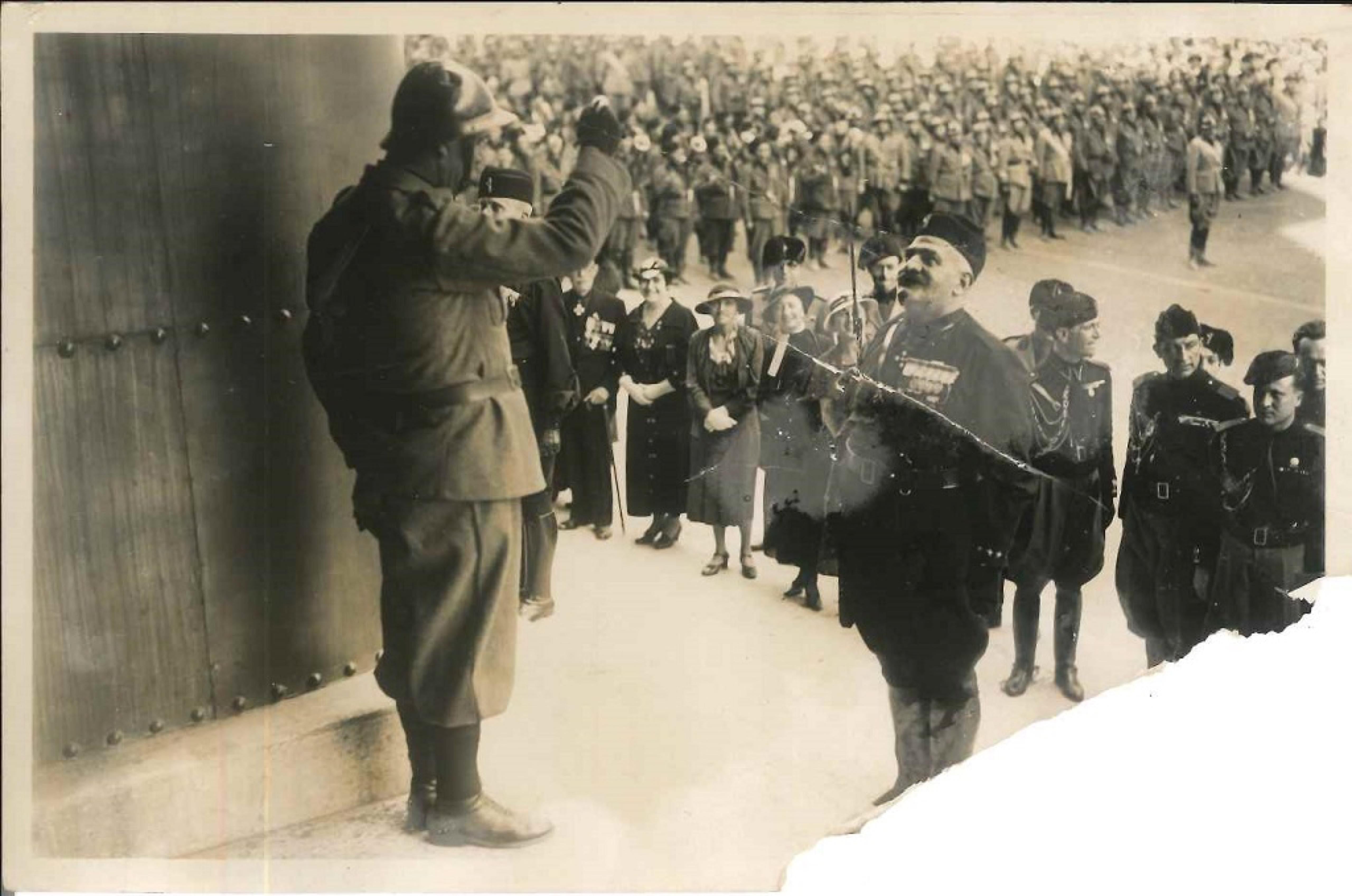 Unknown Portrait Photograph – Zeremonien in Italien während des Fascismus - Vintage-Foto - 1930er Jahre