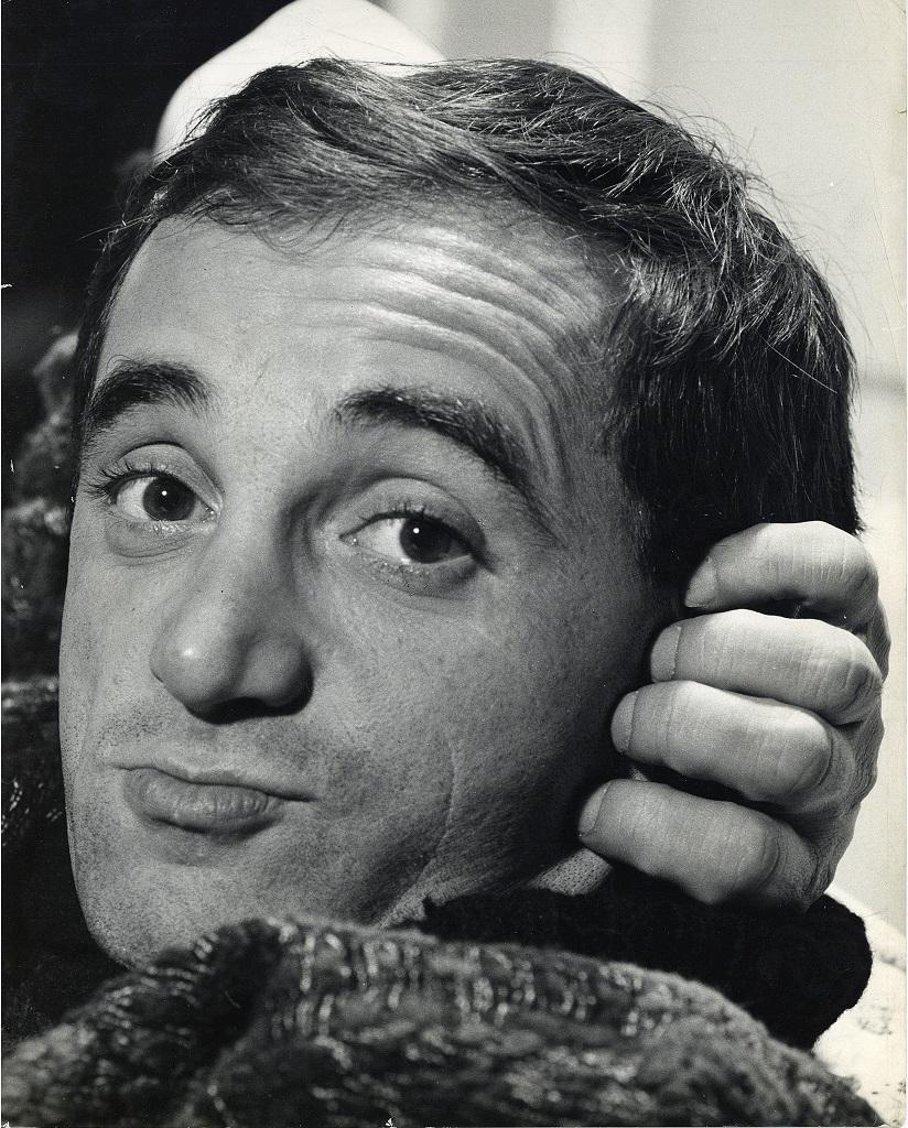 Charles Aznavour par Pietro Pascuttini - Photo vintage - années 1960