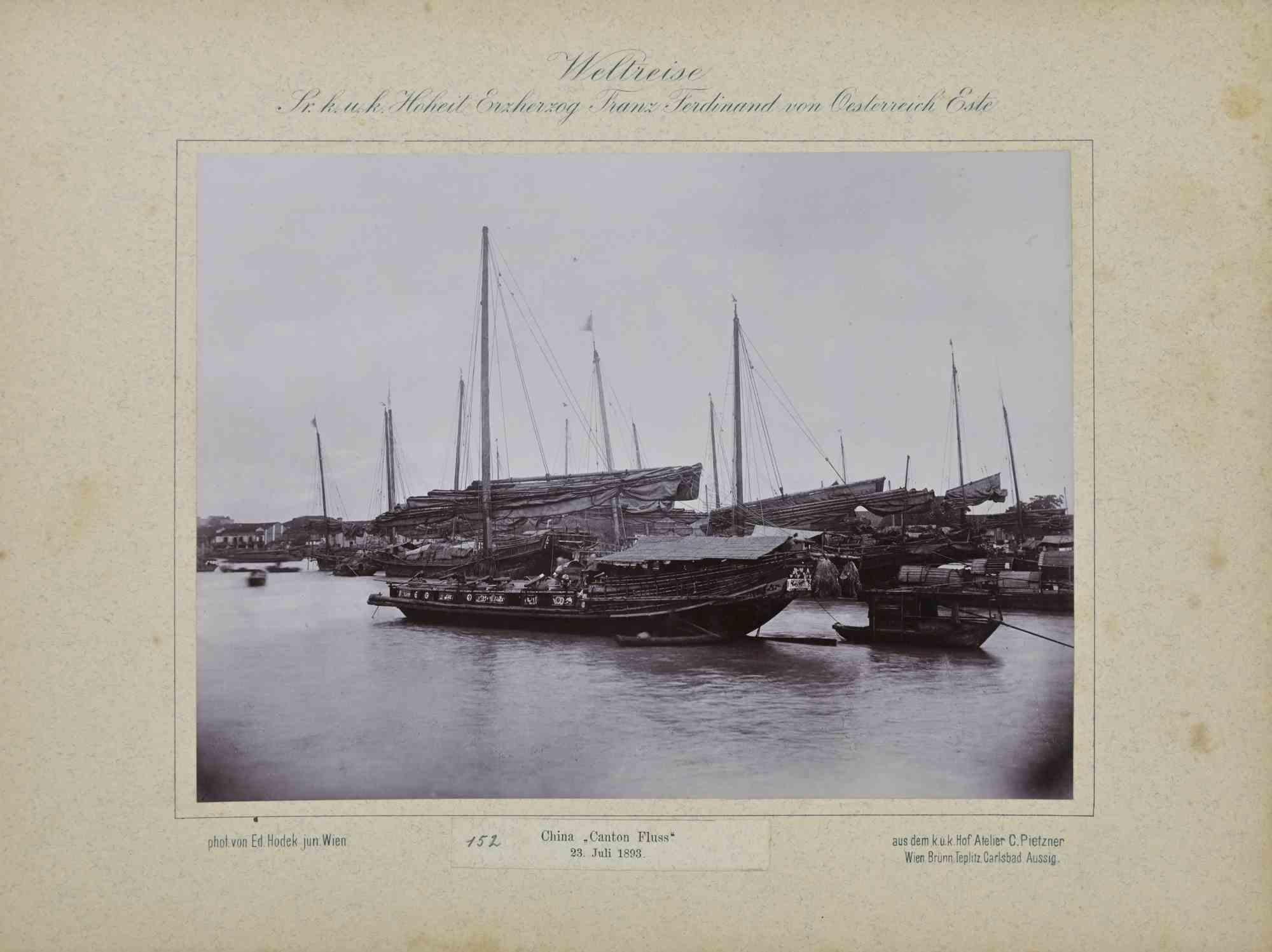 Figurative Photograph de Unknown - China, el puerto de Cantón - Fotografía antigua - 1893
