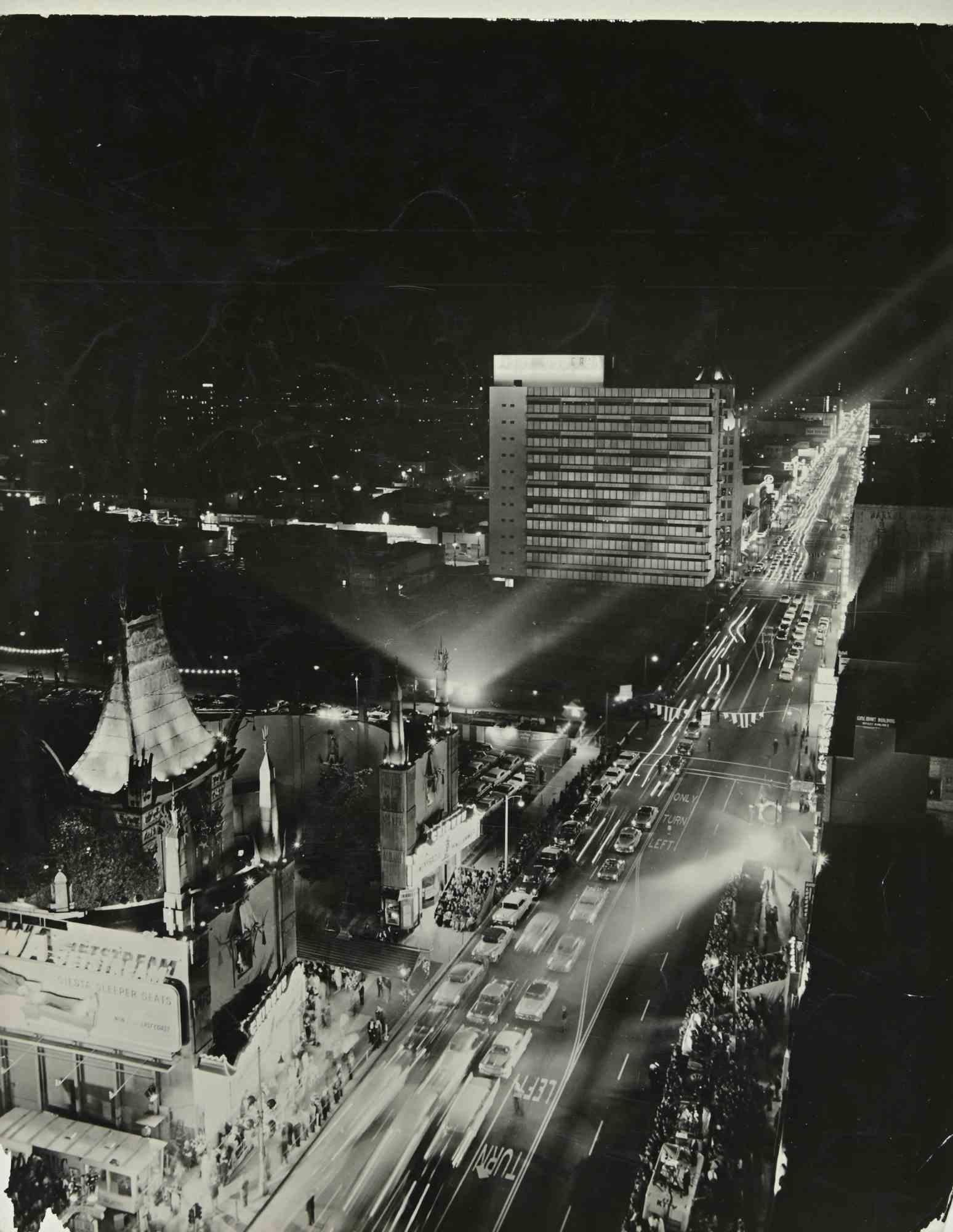 Photo de la ville chinoise de nuit, milieu du 20e siècle