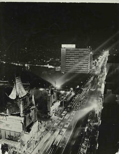 Città cinese di notte - Foto - metà del XX secolo
