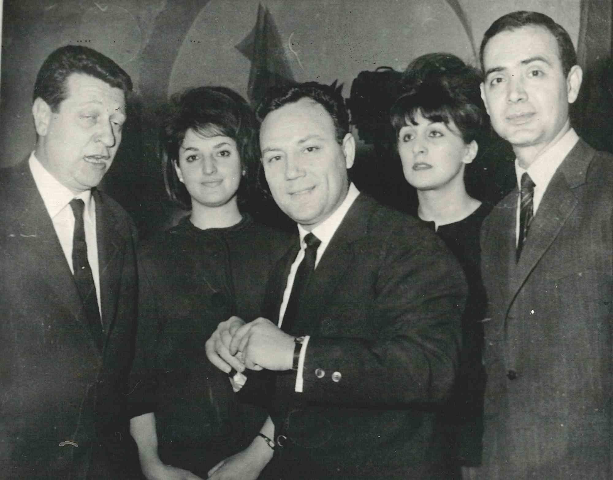 Figurative Photograph de Unknown - Claudio Villa - Foto de época - Años 1960