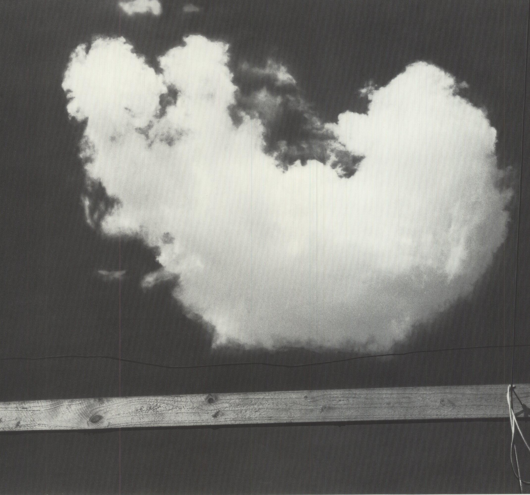 Nuage - Contemporain Photograph par Unknown
