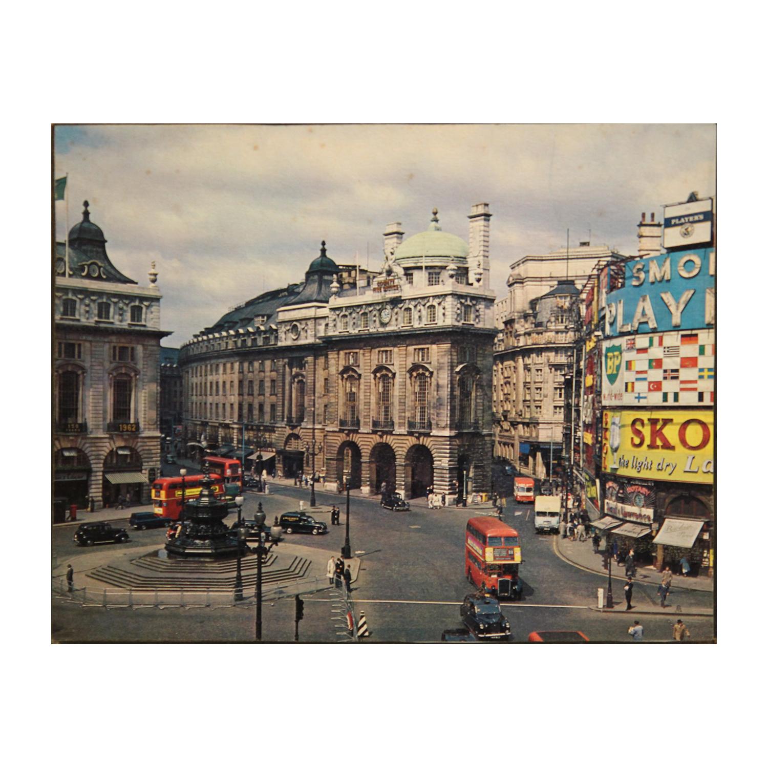 Scène de rue colorée Piccadilly Circus Plaza, Londres, Angleterre