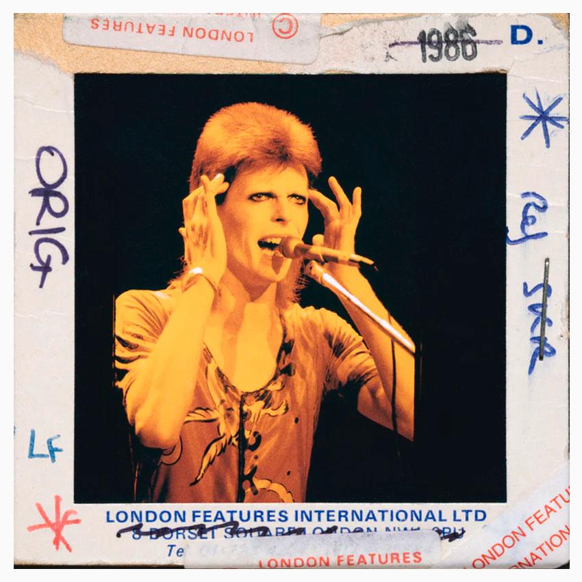 Unknown Portrait Photograph – David Bowie 1970 Limitierte Auflage 