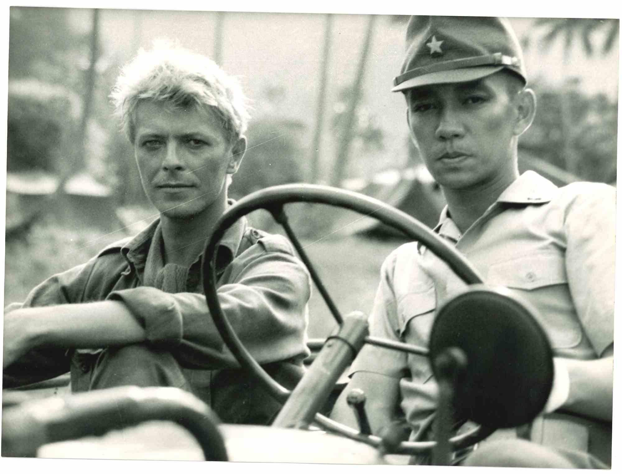 Unknown Figurative Photograph – David Bowie in Furyo – Foto – 1983