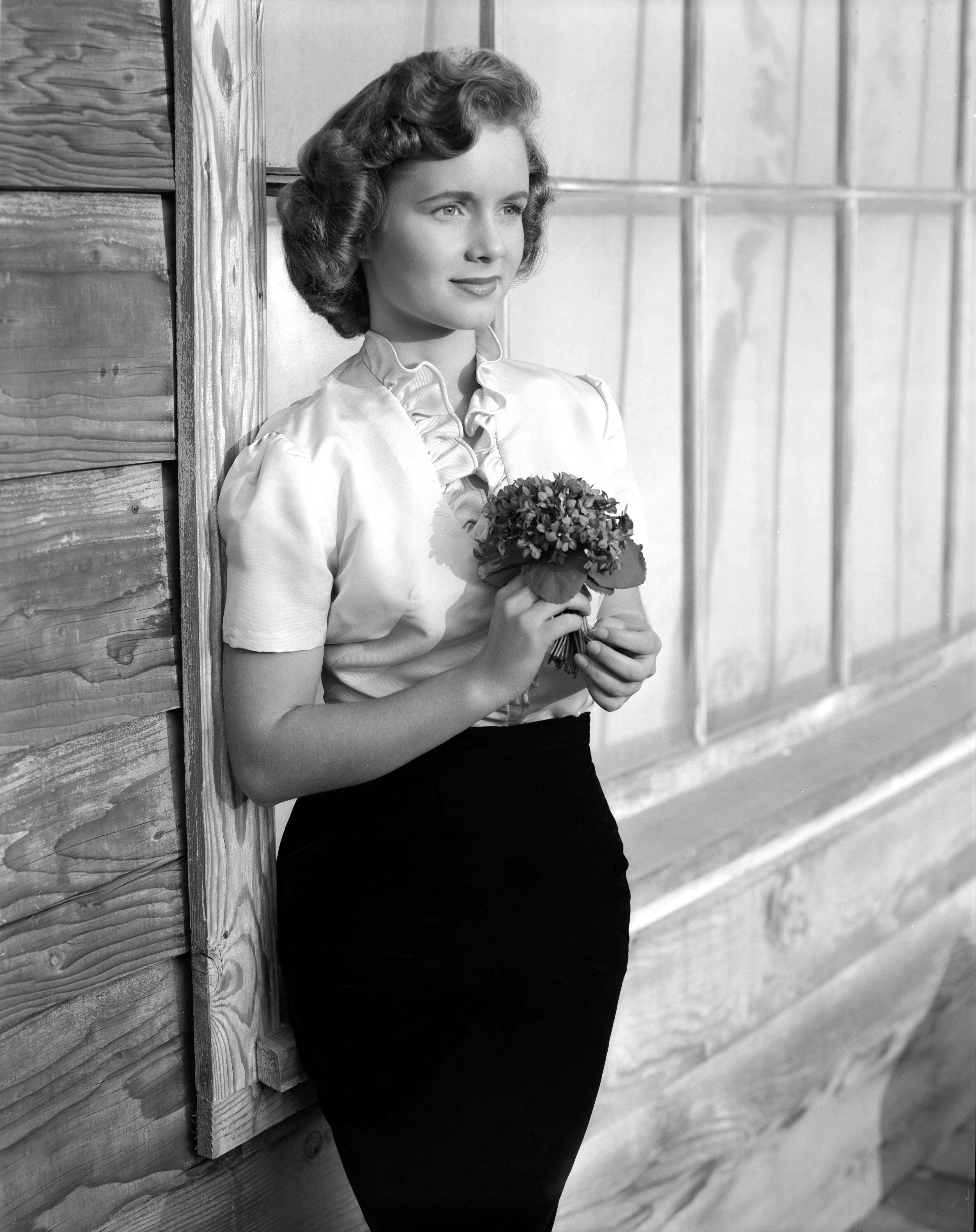 Unknown Portrait Photograph – Debbie Reynolds Posed with Bouquet Fine Art Print