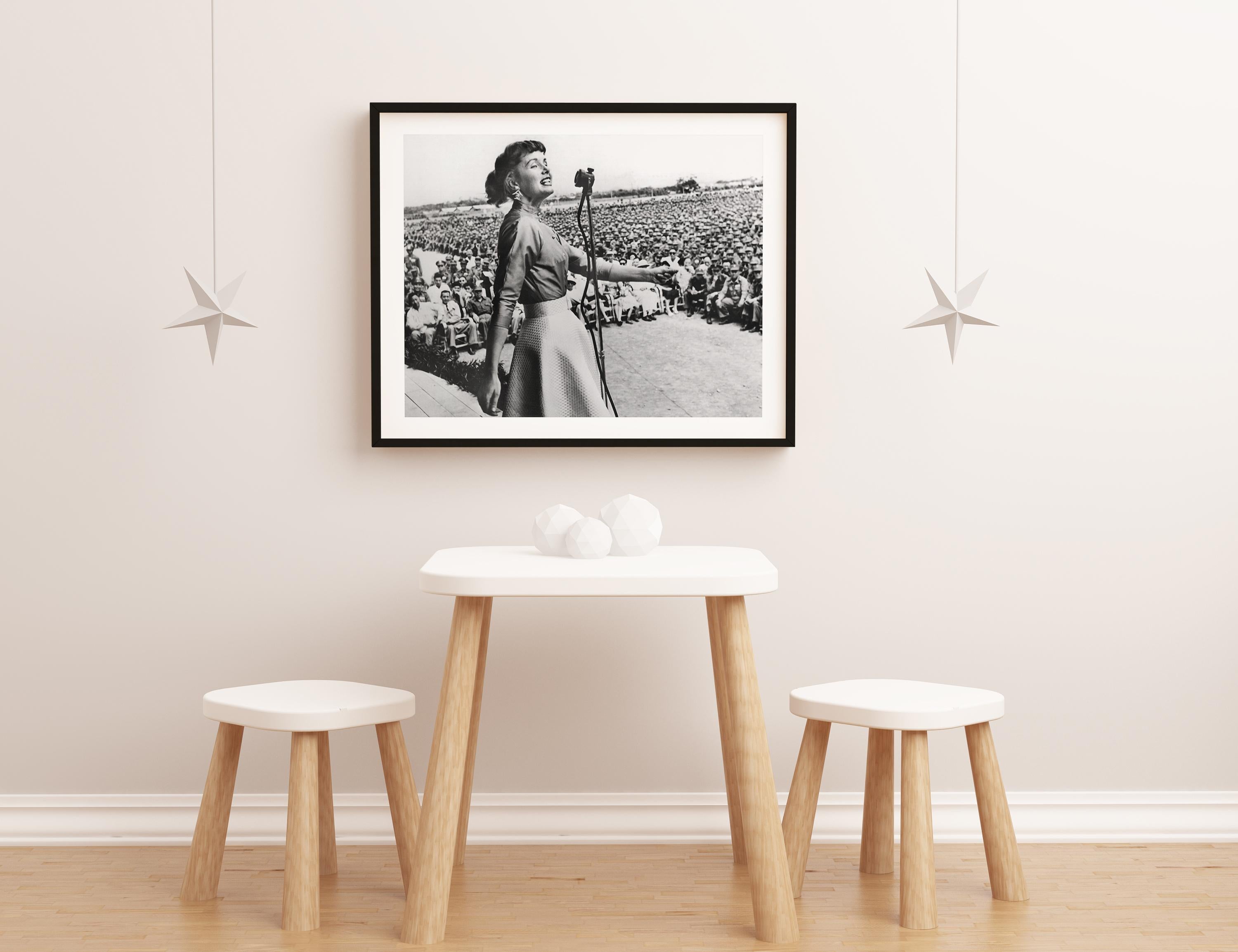 Debbie Reynolds Singing for Large Audience Globe Photos Fine Art Print For Sale 2