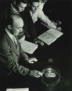 Demonstration der Physik – Vintage-Fotografie – Mitte des 20. Jahrhunderts