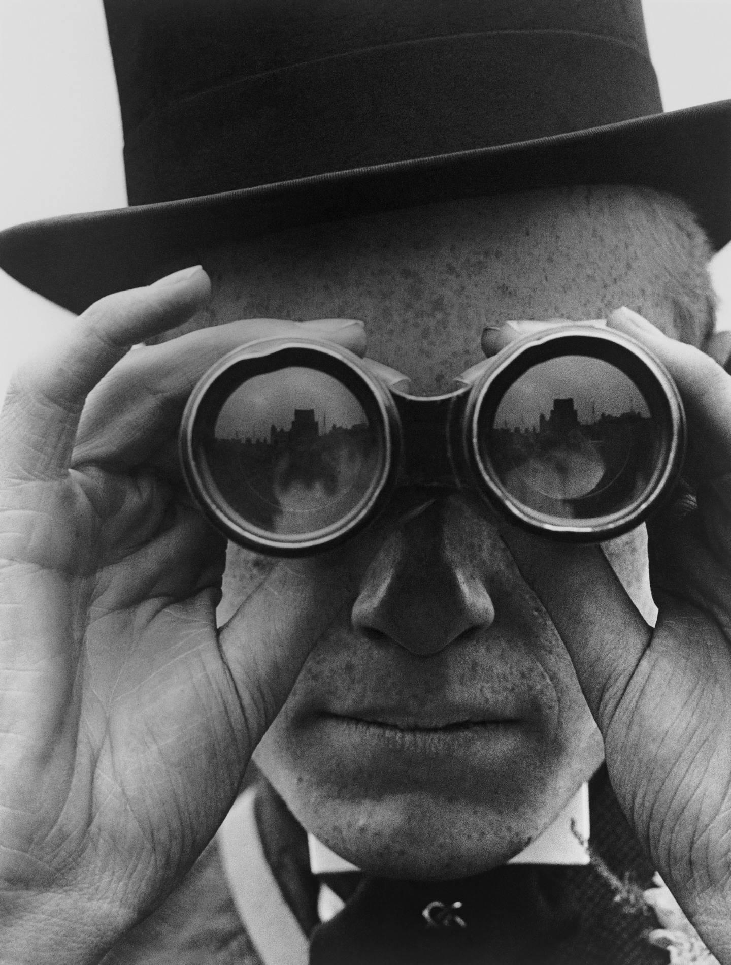 Unknown Black and White Photograph – Derby Spectator  Große übergroße Limited Edition