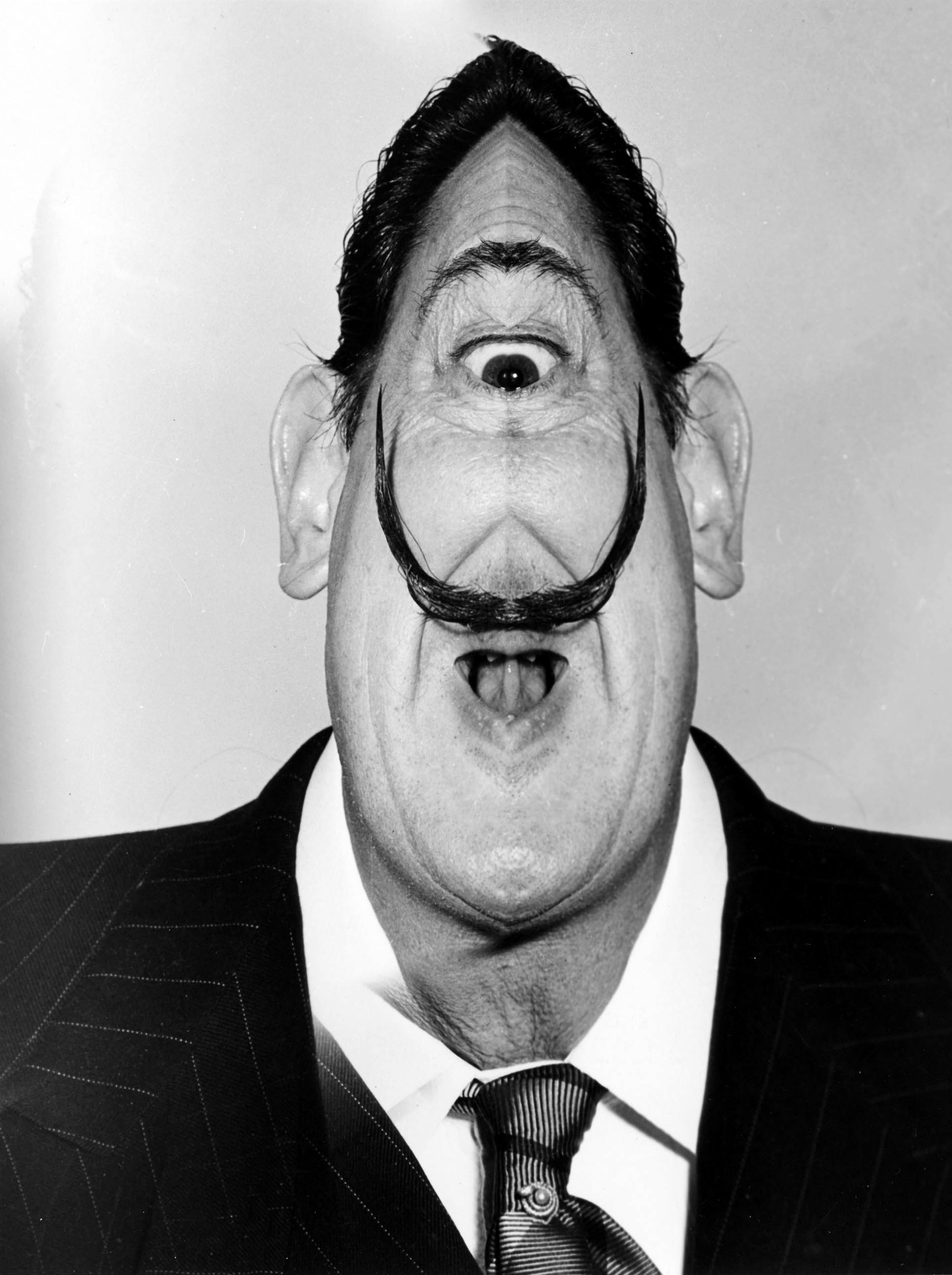 Unknown Black and White Photograph – Distortierter Salvador Dali