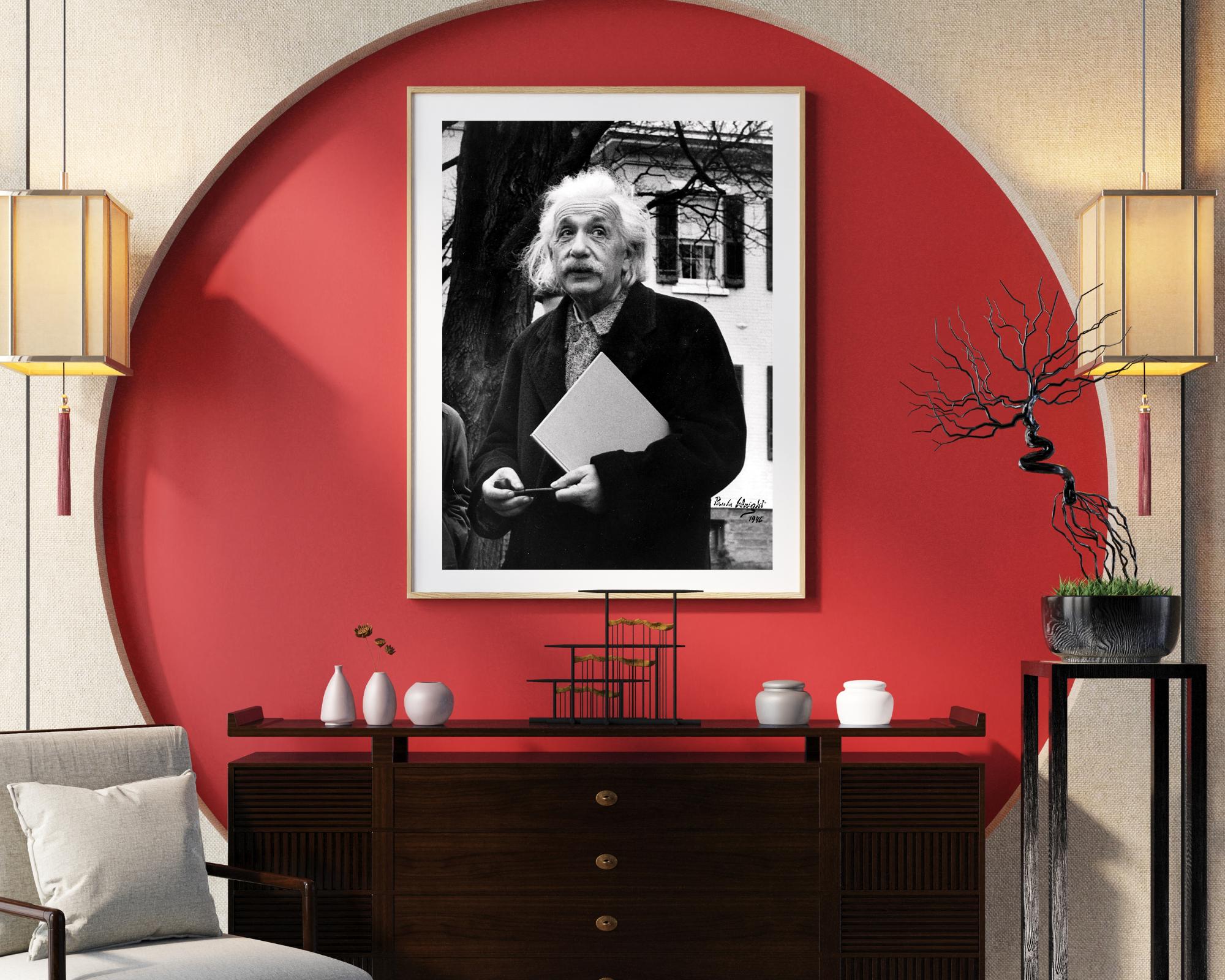 Dr. Albert Einstein Ikonisches Porträt – Photograph von Unknown