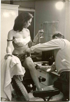 Dressing - Vintage Photo -  Photo - 1970s