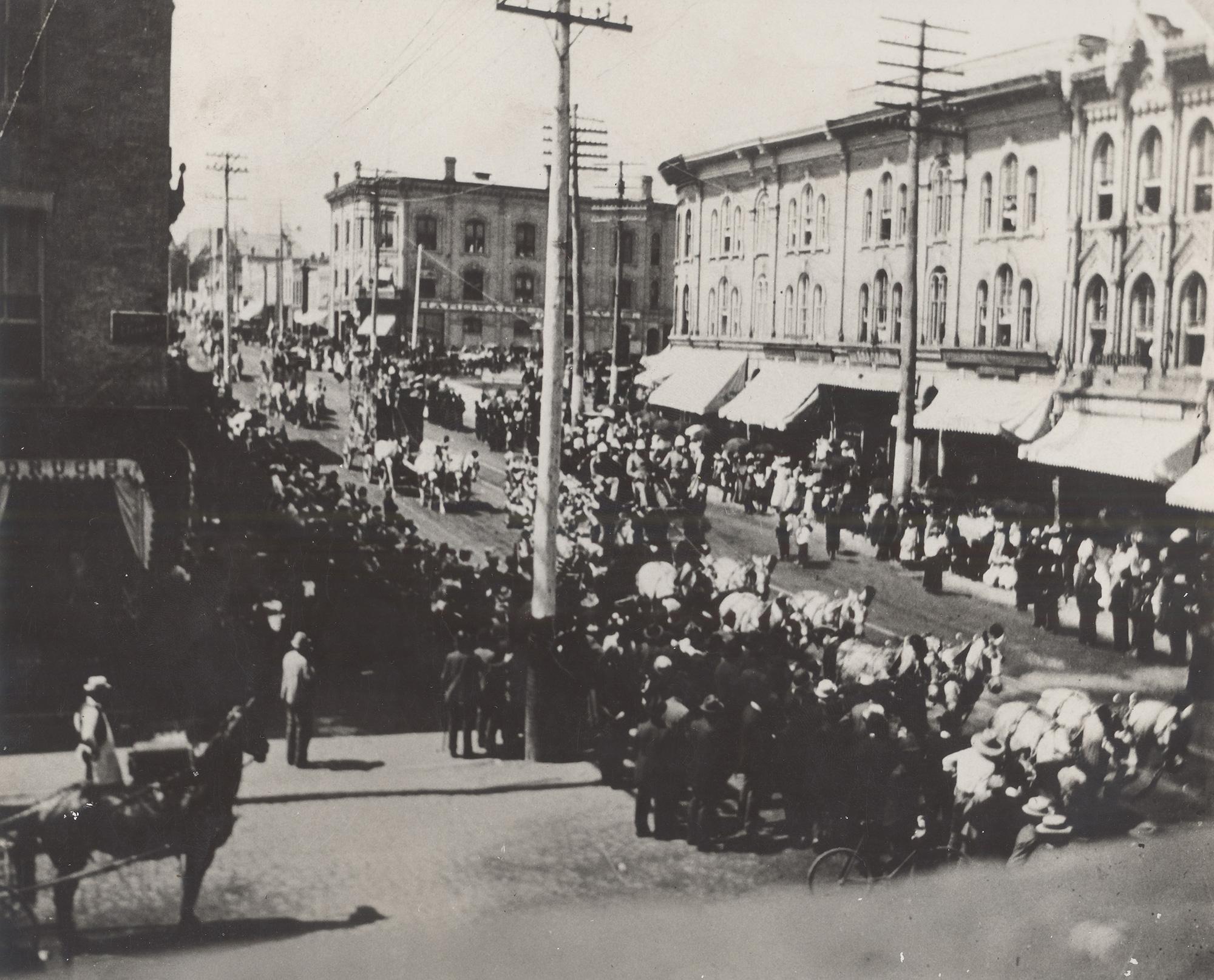 Early 1900
s Circus Street Parade