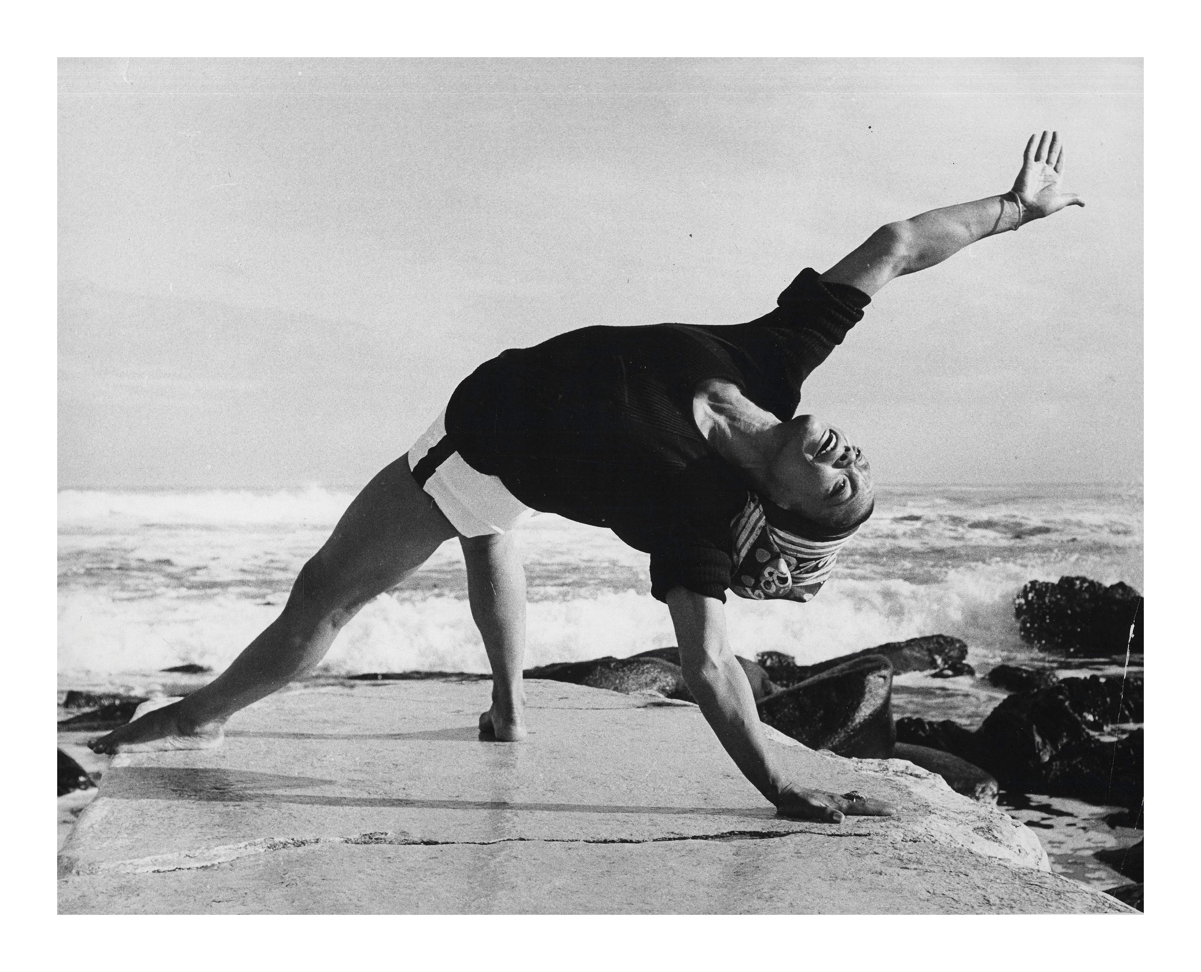 Eartha Kitt : Asana de l'océan - Photograph de Unknown