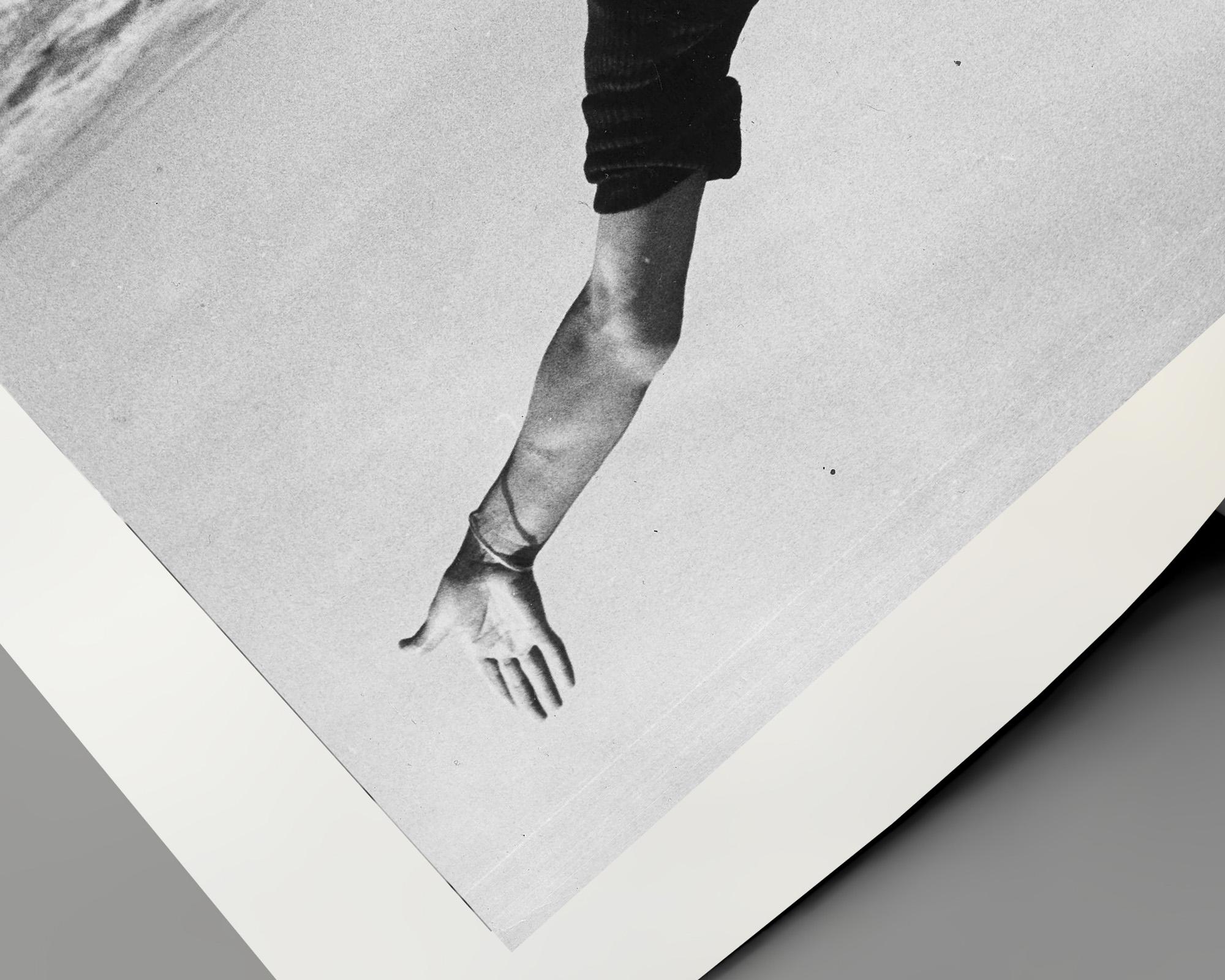 Eartha Kitt : Asana de l'océan - Contemporain Photograph par Unknown