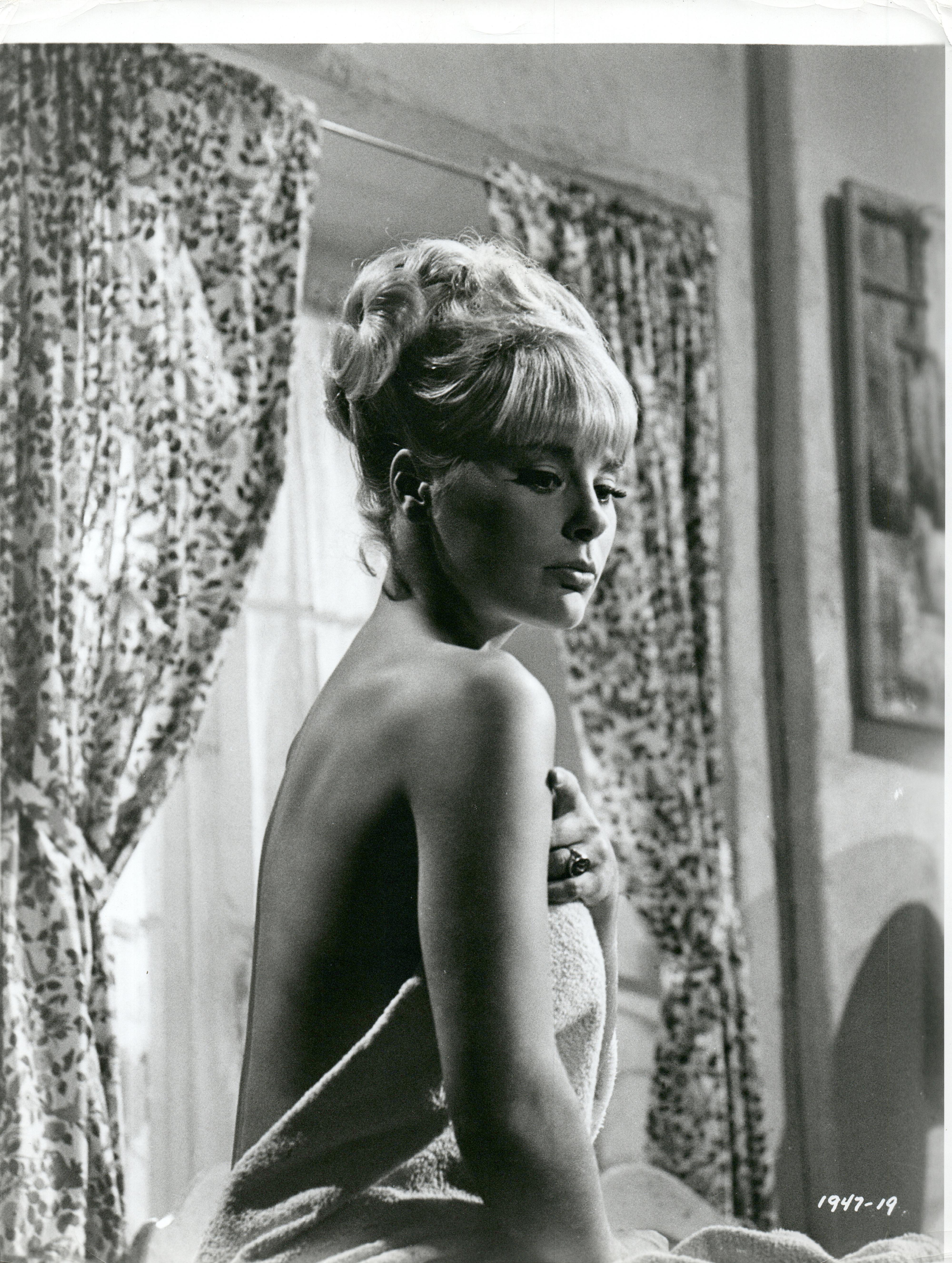 Unknown Portrait Photograph - Elke Sommer Sultry Portrait Vintage Press Print