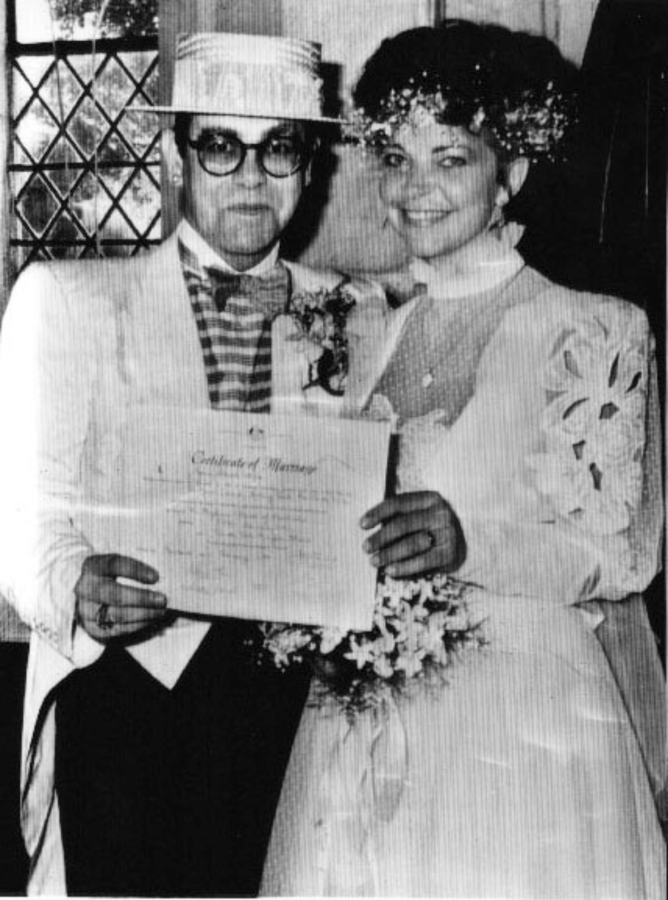 Figurative Photograph Unknown - Elton John's Certificate of Marriage 1984 - Photo vintage - années 1980