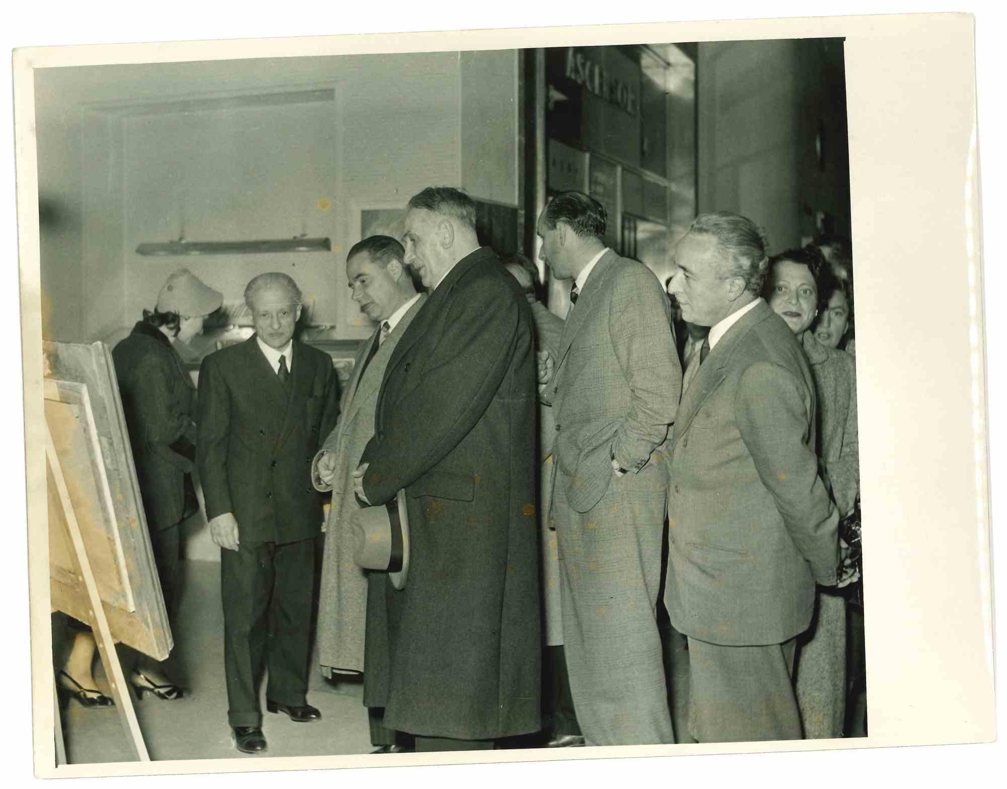 Unknown Portrait Photograph - Exhibition - Life in Italy - Photo - 1960s