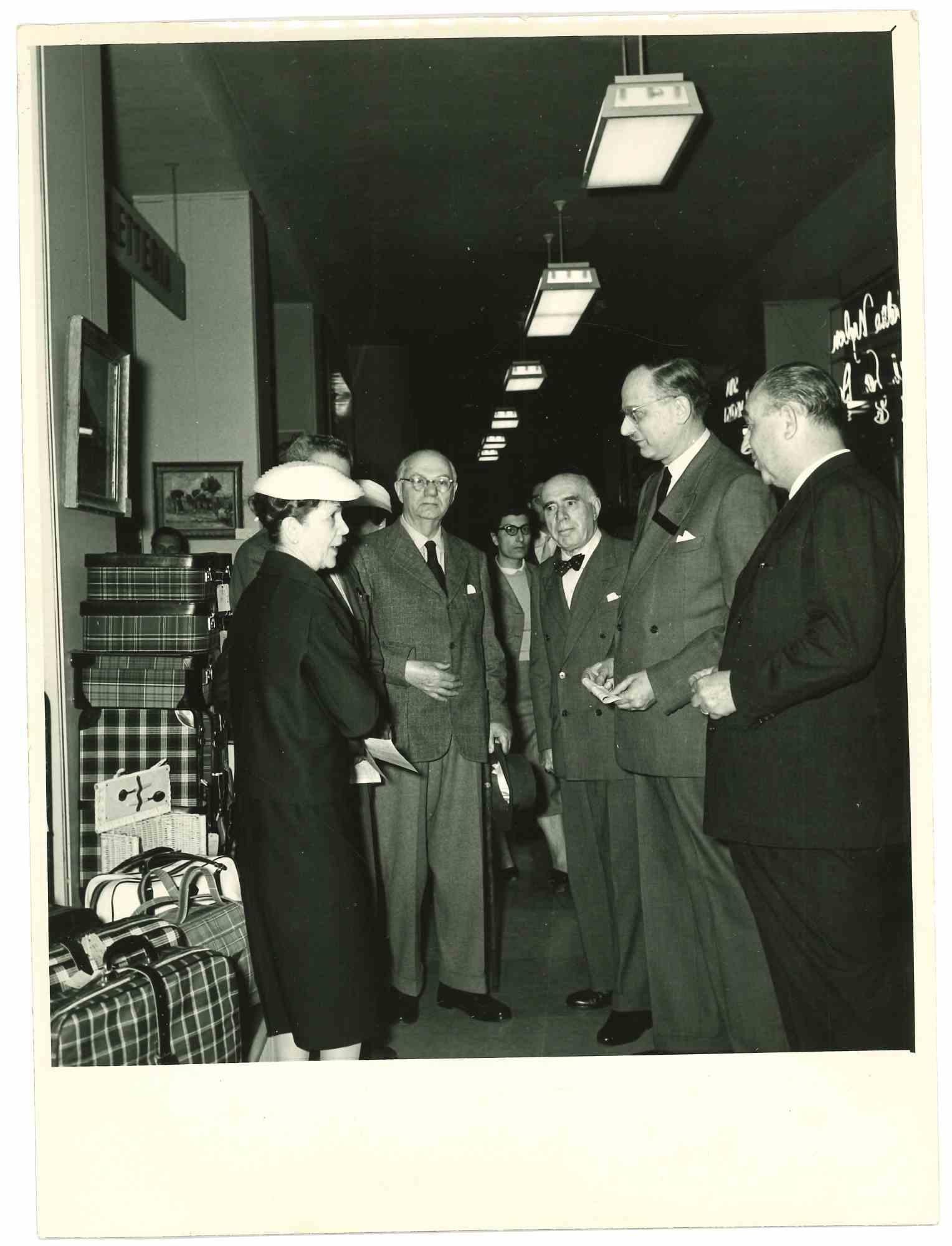 Unknown Portrait Photograph - Exhibition - Life in Italy - Photo - 1960s