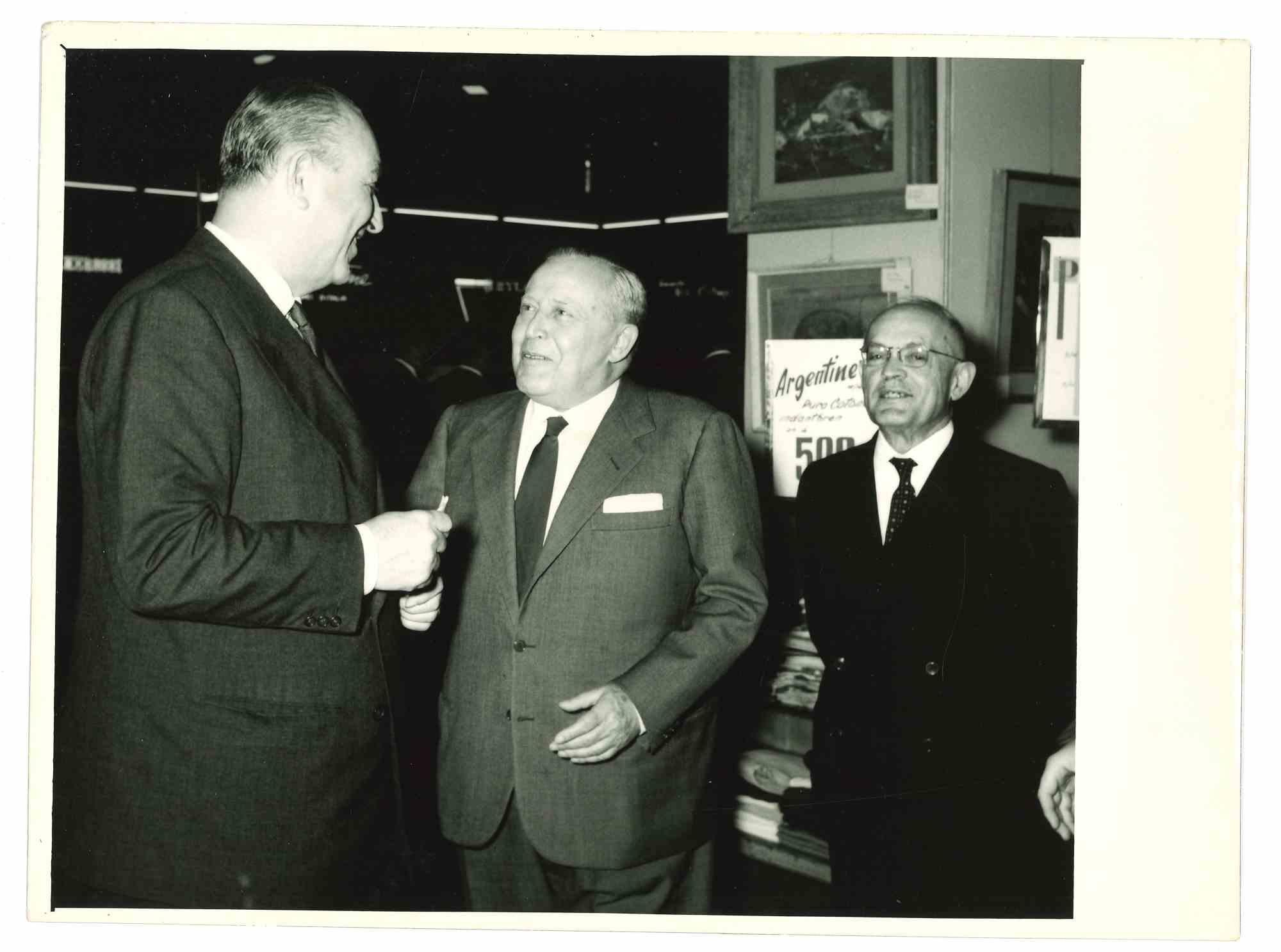 Unknown Portrait Photograph - Exhibition - Life in Italy - Photo - 1960s