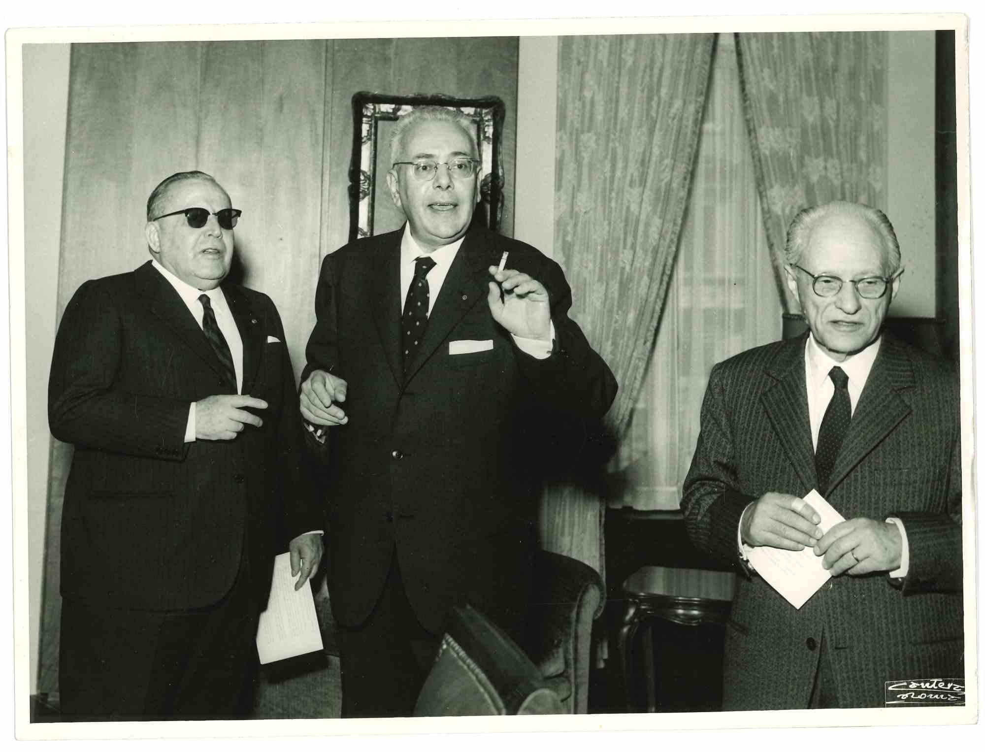 Unknown Figurative Photograph - Exhibition Opening Rome - Italy in 1960s - Vintage Photograph - 1960s