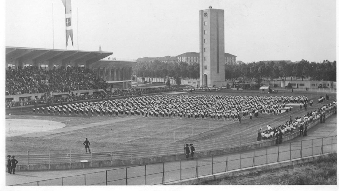 Unknown Figurative Photograph – Balilla-Ausstellung für den Außenbereich . Vintage-Foto von 1934, ca.