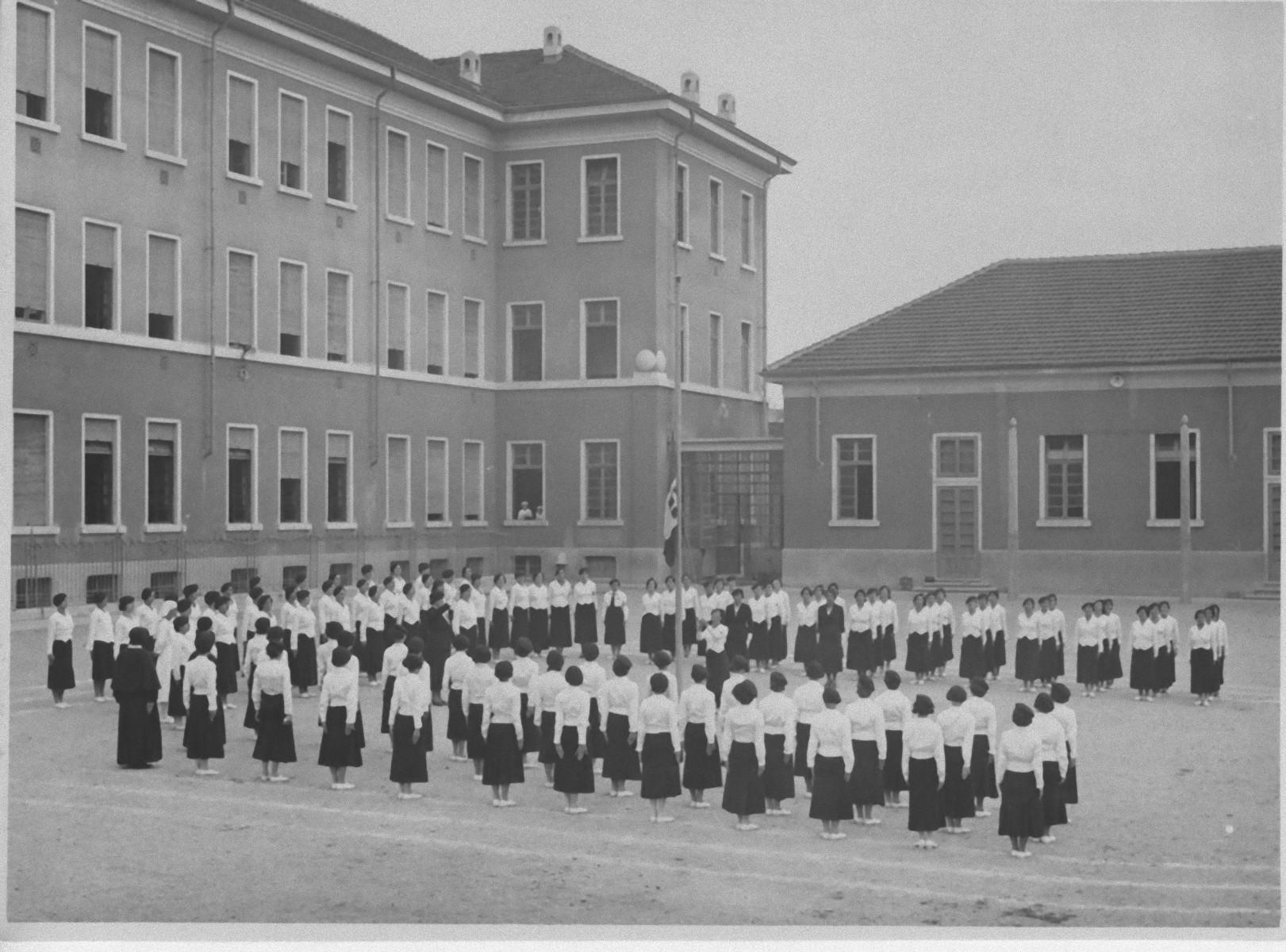 Unknown Figurative Photograph - Fascism - Physical Education in a School - Vintage b/w Photo - 1934 ca.