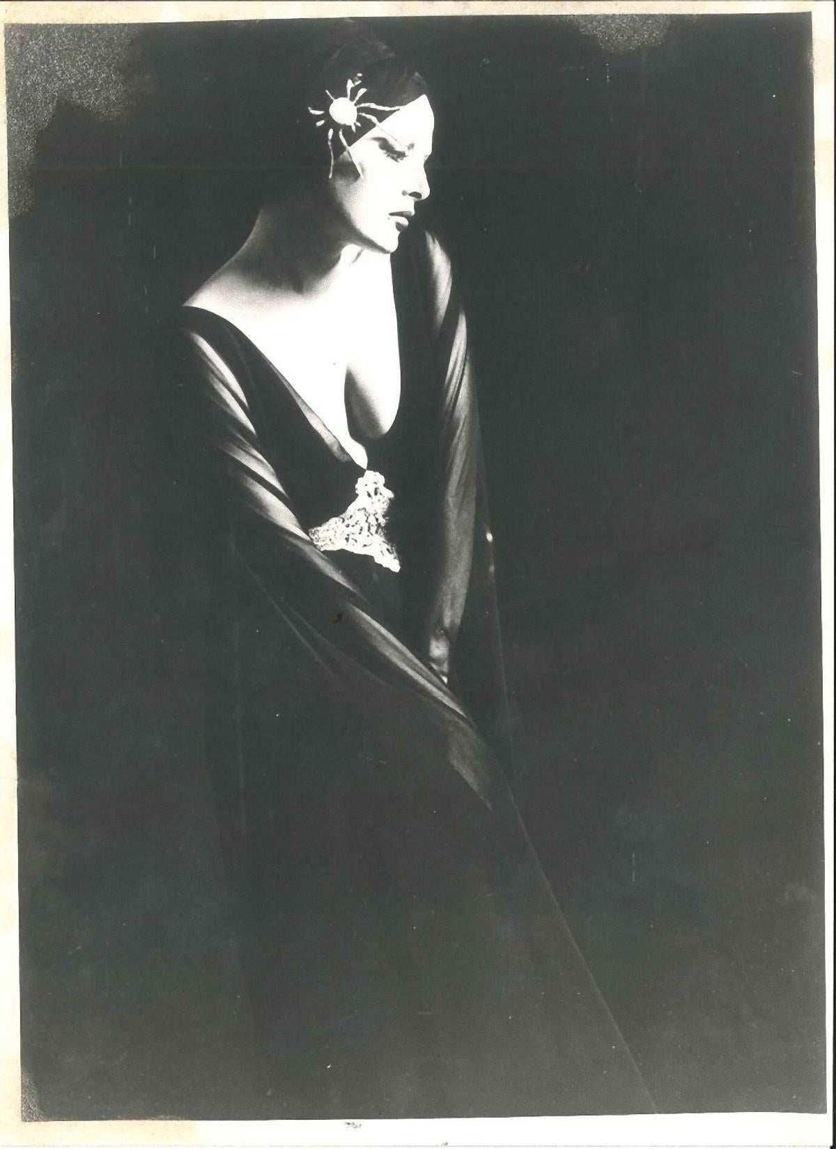 Unknown Portrait Photograph - Fashionable Virna Lisi - Vintage B/W Photographic Print - 1961