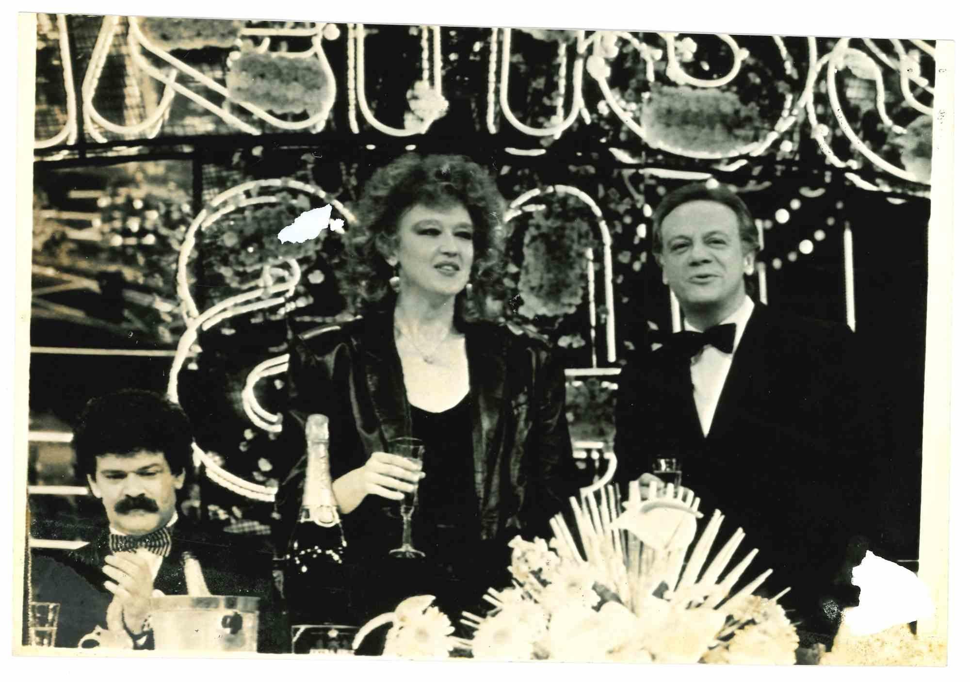 Unknown Figurative Photograph - Fiorella Mannoia and Johnny Dorelli - Vintage Photograph - Mid 20th Century