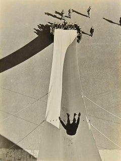 Feuerwehrversuche - Flug auf der Rutsche - Vintage Photographie - 1960er Jahre