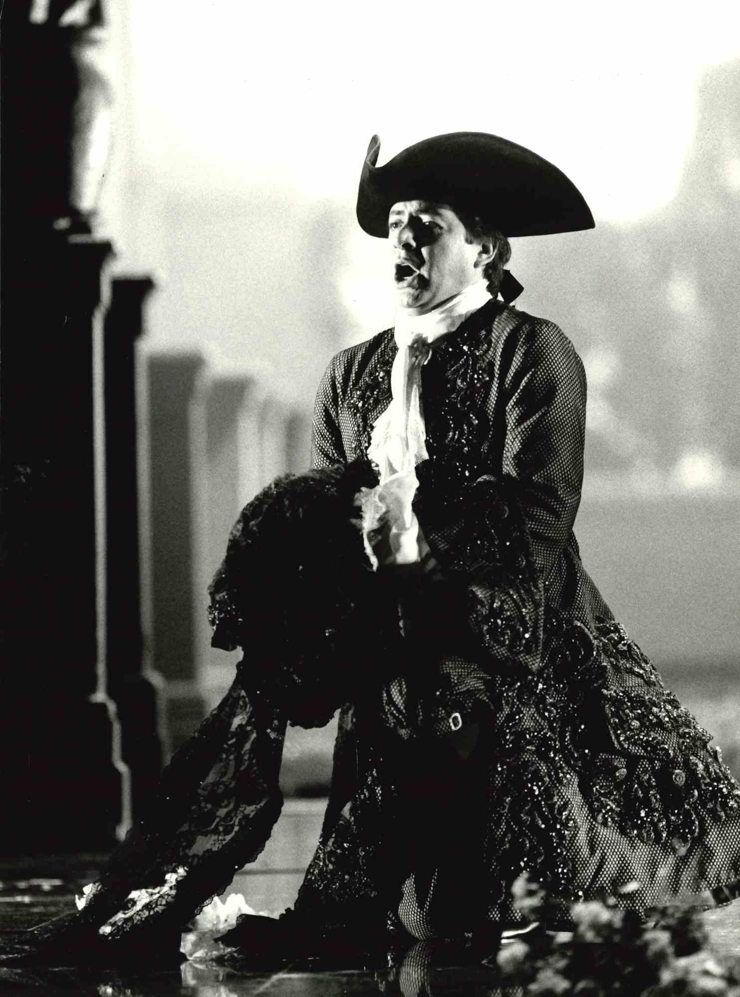 Unknown Figurative Photograph – Francisco Araiza in "Don Juan" - Vintage Foto - 1980er Jahre