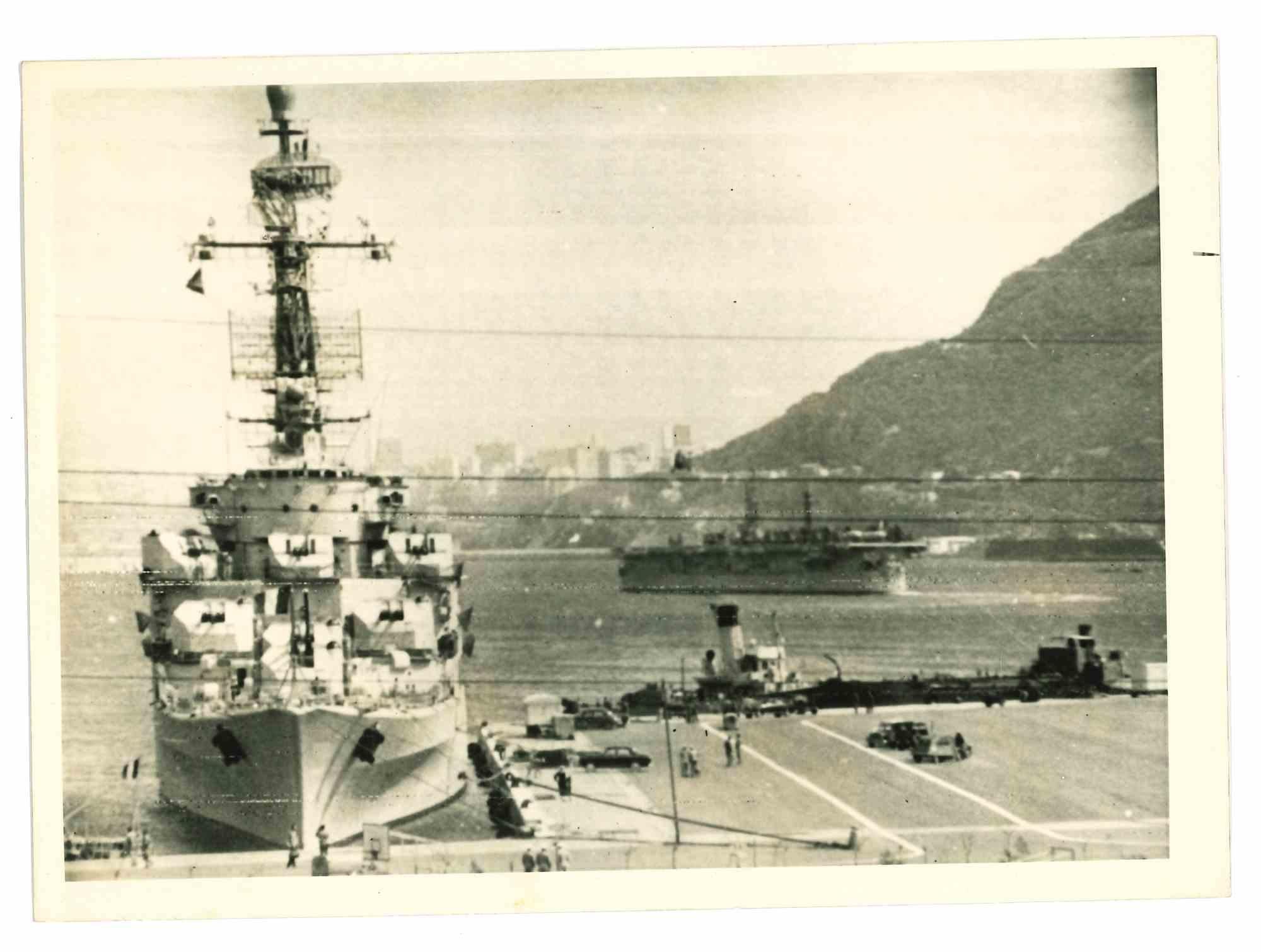 Figurative Photograph Unknown - bataille navale française en Algérie - années 1960