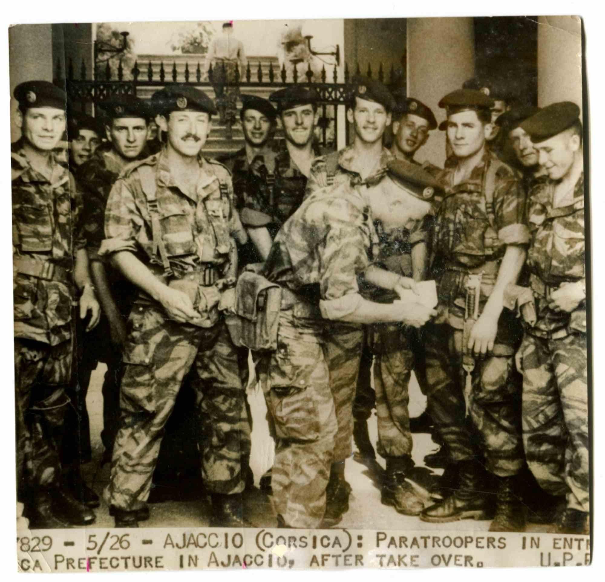 Unknown Figurative Photograph - French Paratroopers - Vintage Photo - 1970s