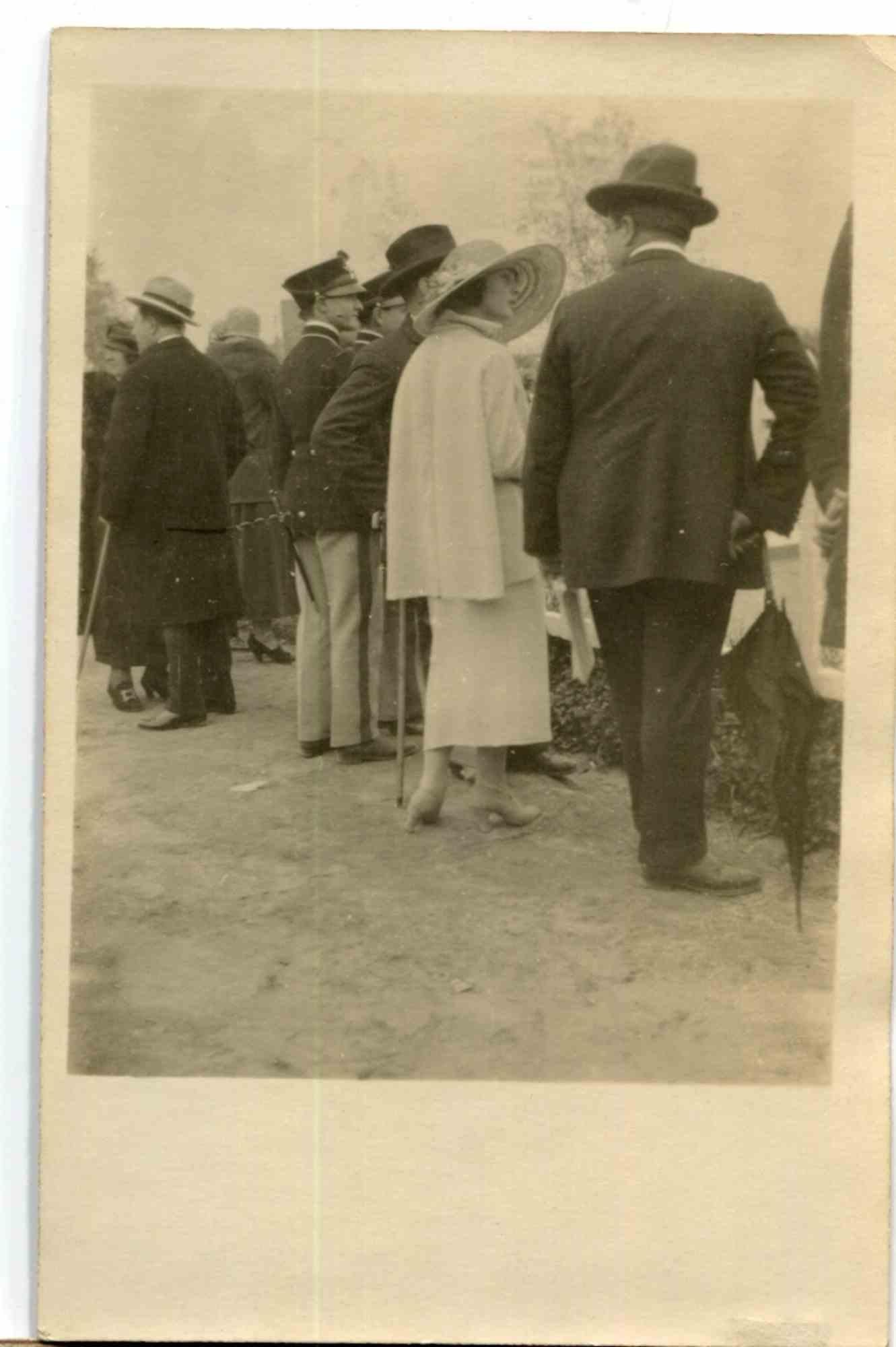 Unknown Figurative Photograph - Gathering - Vintage Photo - Early 20th Century 