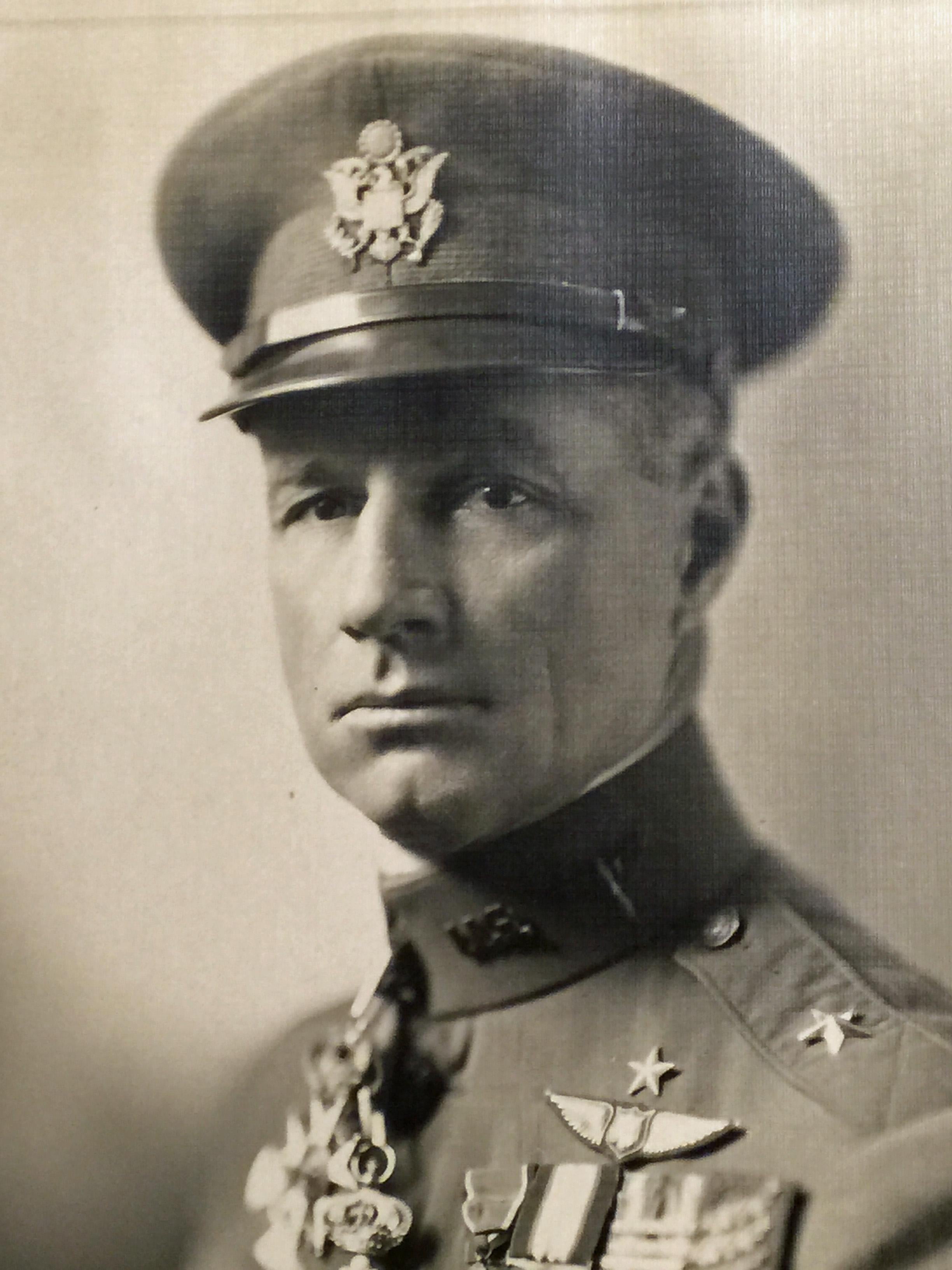 Portrait Photograph Unknown - GENERAL BILLY MITCHELL - PHOTO SIGNÉE ET INSCRITE DATÉE DE JANVIER 1926