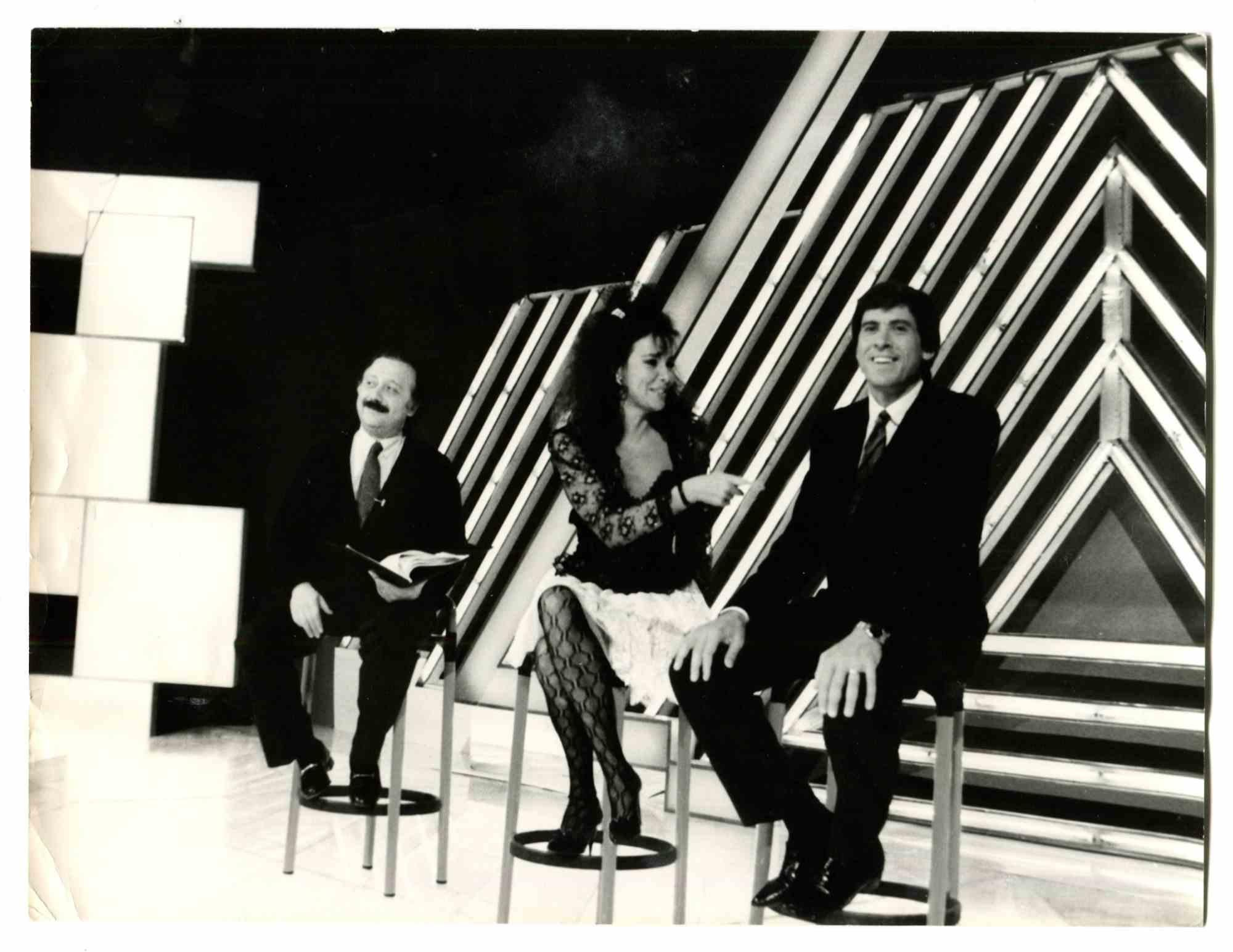 Portrait Photograph Unknown - Gianni Minà, Ana Obregon et Gianni Morandi - Photo - années 1980