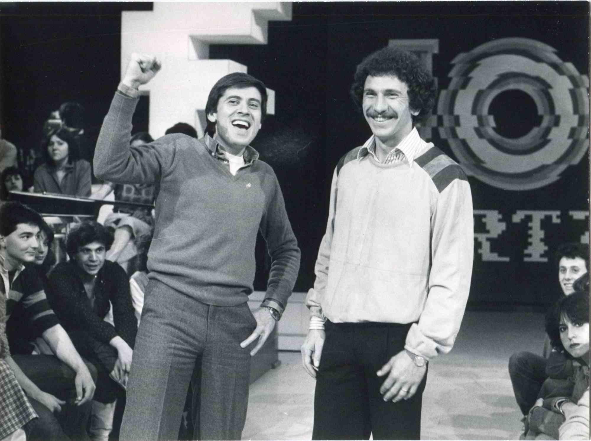 Figurative Photograph di Unknown - Gianni Morandi e Giuseppe Savoldi - Foto d'epoca - Anni '70
